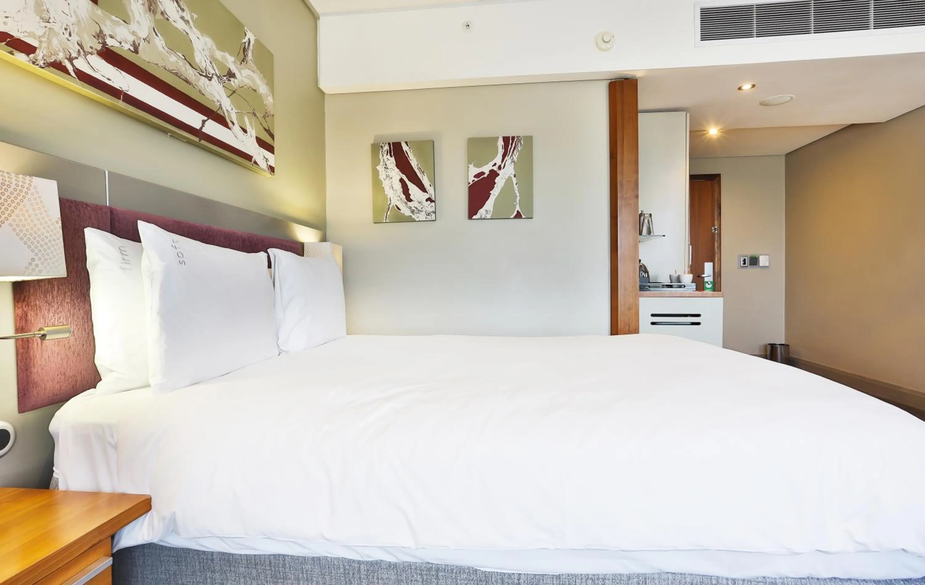 Bed in Holiday Inn Johannesburg-Rosebank by IHG