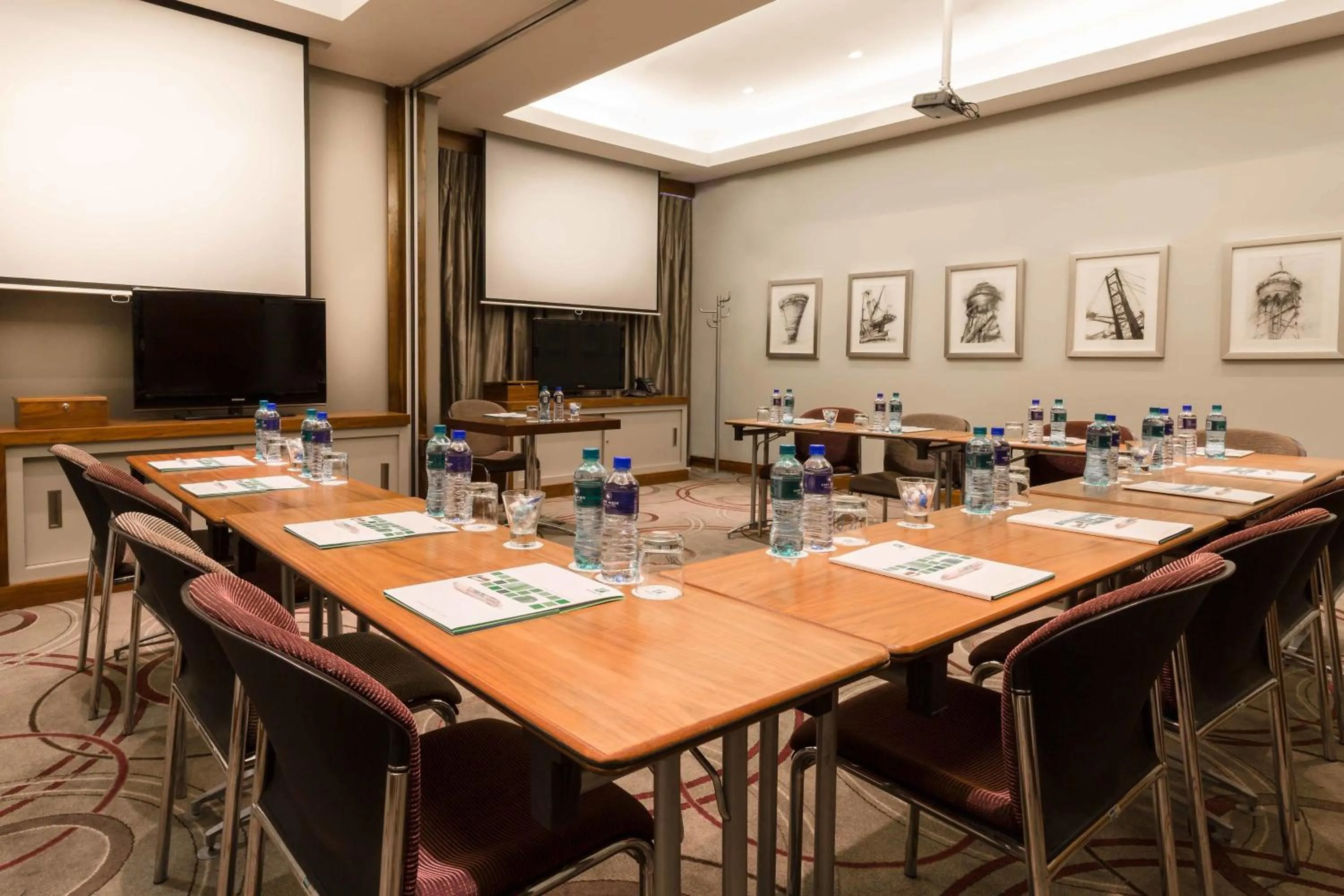 Meeting/conference room in Holiday Inn Johannesburg-Rosebank by IHG