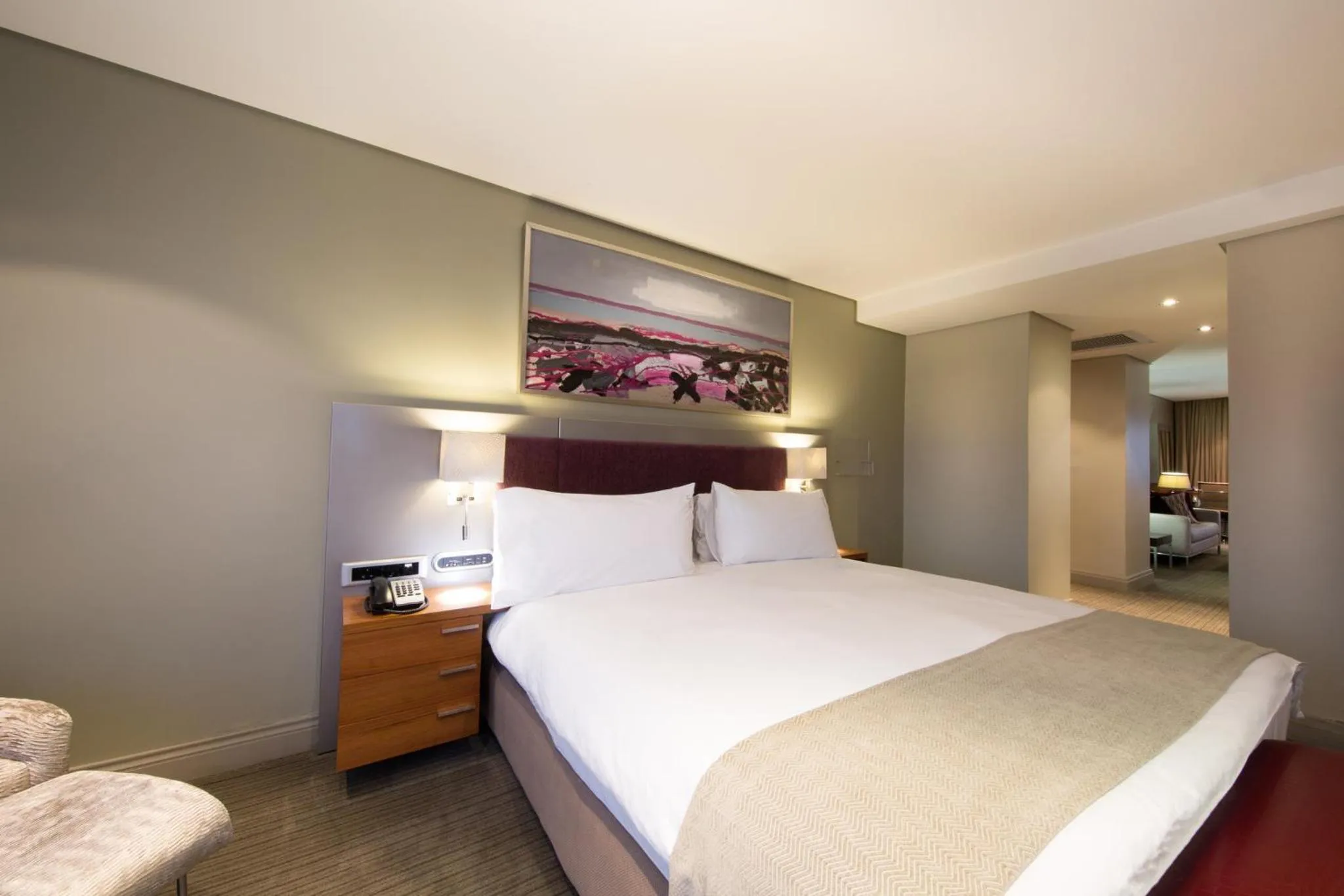 Photo of the whole room, Bed in Holiday Inn Johannesburg-Rosebank by IHG
