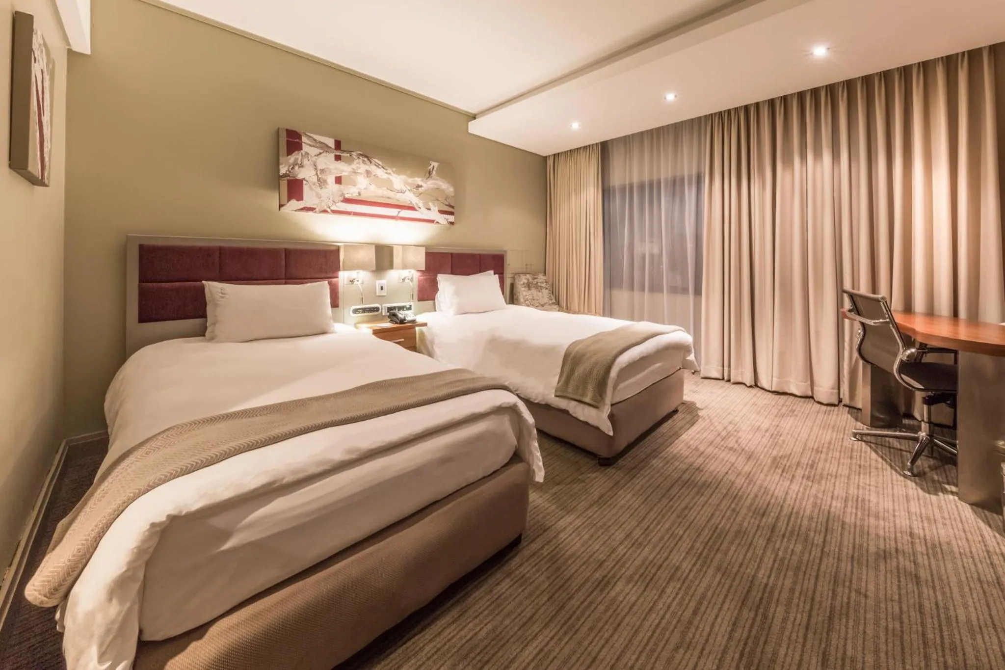 Photo of the whole room, Bed in Holiday Inn Johannesburg-Rosebank by IHG