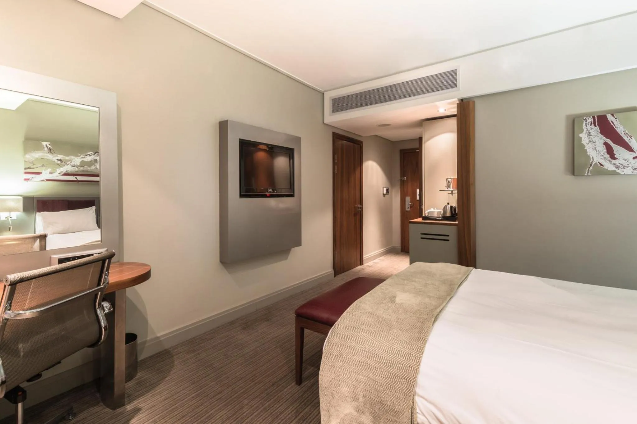 Photo of the whole room, Bed in Holiday Inn Johannesburg-Rosebank by IHG