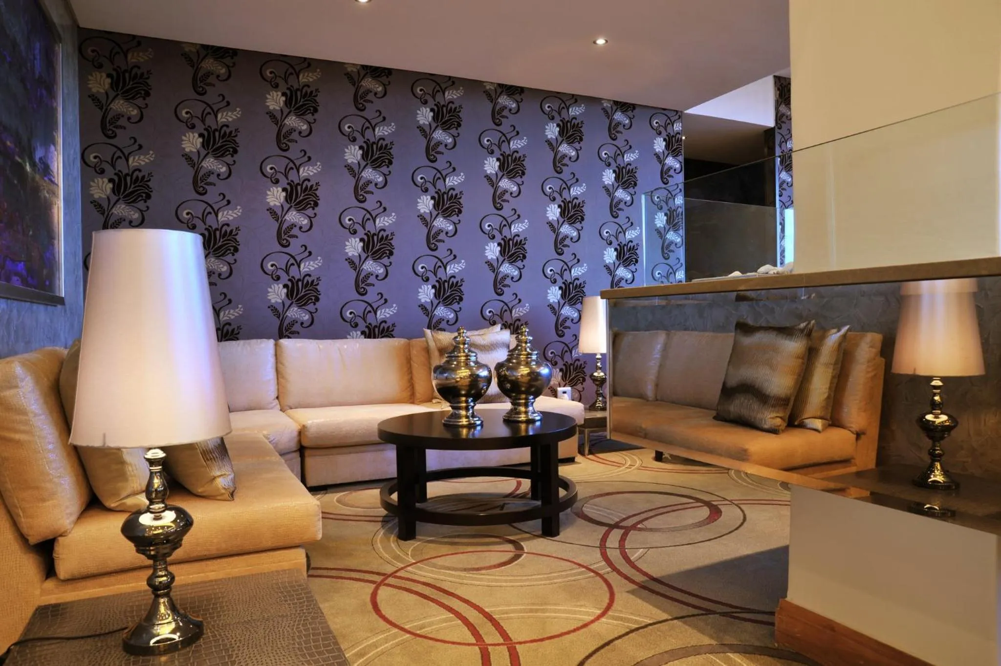 Lounge or bar in Holiday Inn Johannesburg-Rosebank by IHG