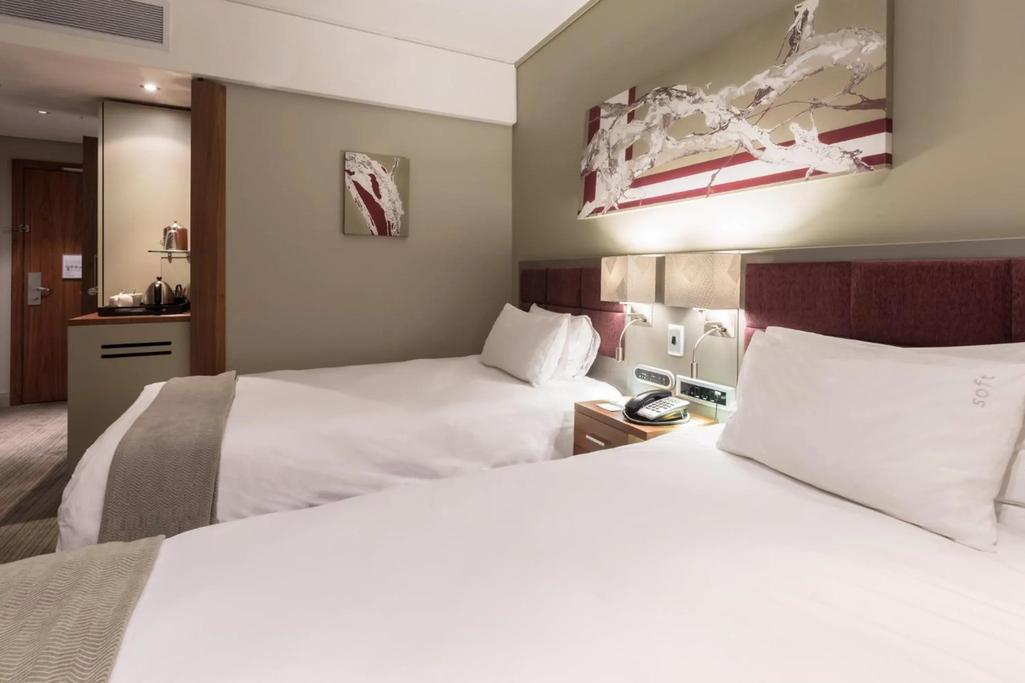 Photo of the whole room, Bed in Holiday Inn Johannesburg-Rosebank by IHG