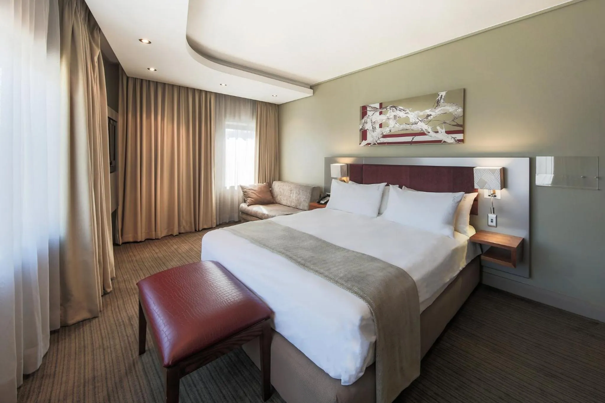 Photo of the whole room, Bed in Holiday Inn Johannesburg-Rosebank by IHG