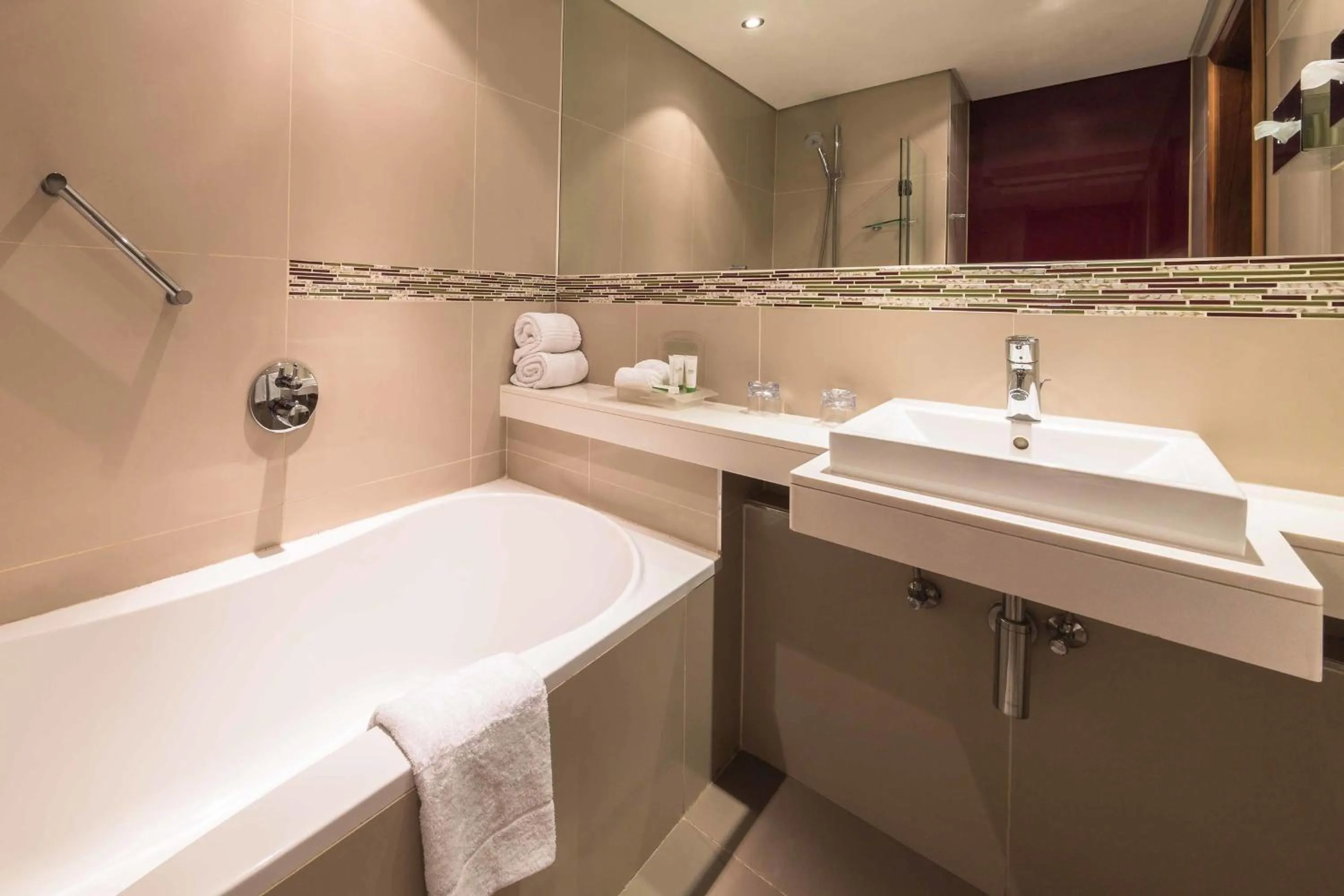 Photo of the whole room in Holiday Inn Johannesburg-Rosebank by IHG