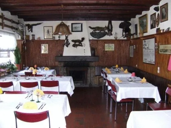 Restaurant/places to eat in Hôtel Restaurant Wolf