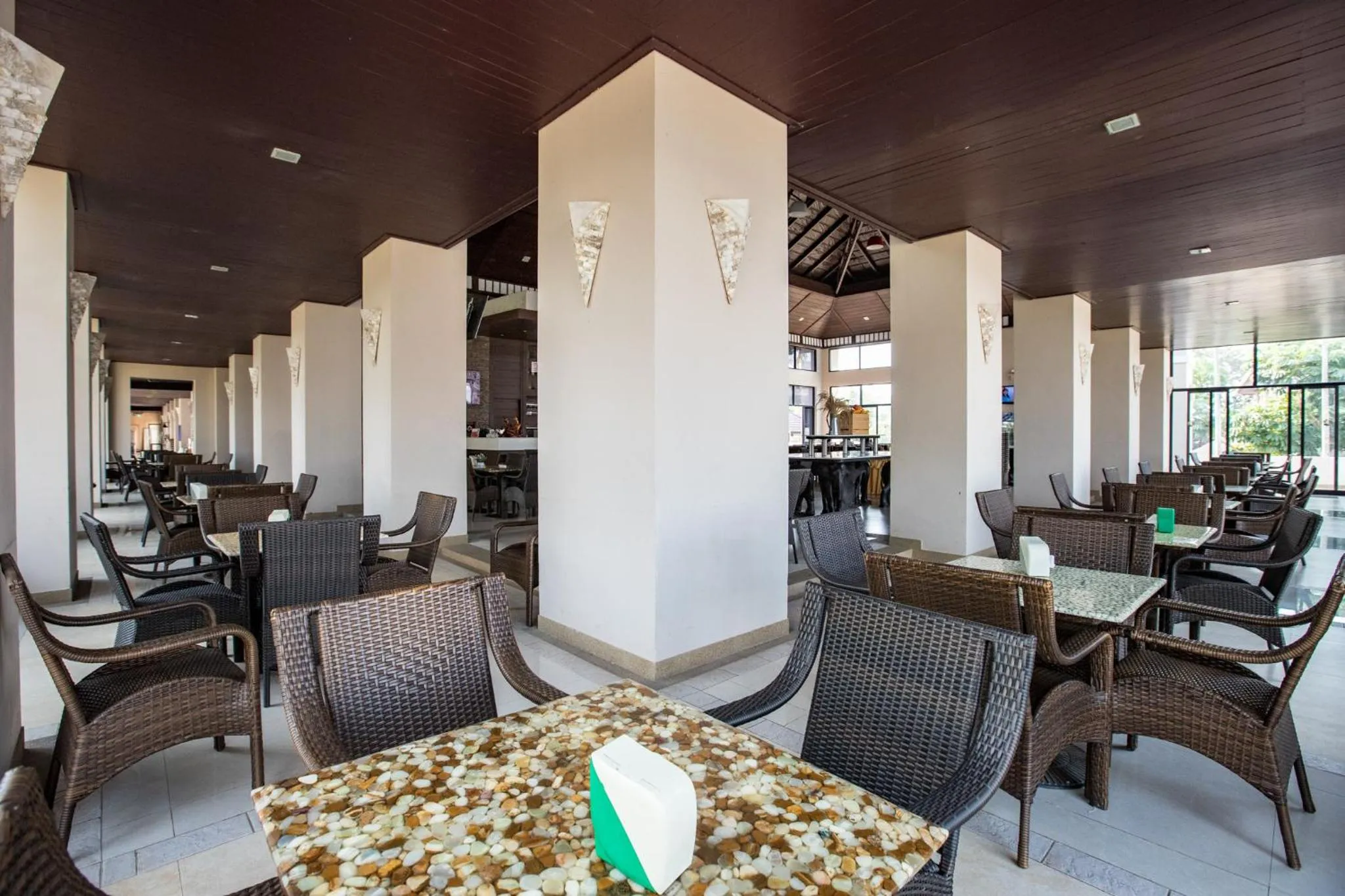 Restaurant/places to eat in Leaves Valley Resort