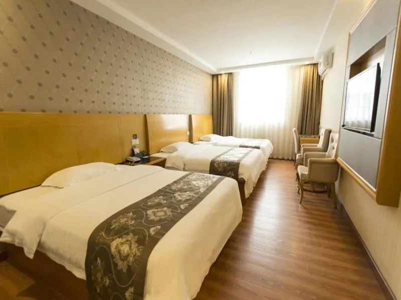 Bed in GreenTree Inn Zhuhai Mingzhu Station Express Hotel