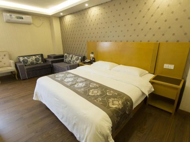 Bed in GreenTree Inn Zhuhai Mingzhu Station Express Hotel