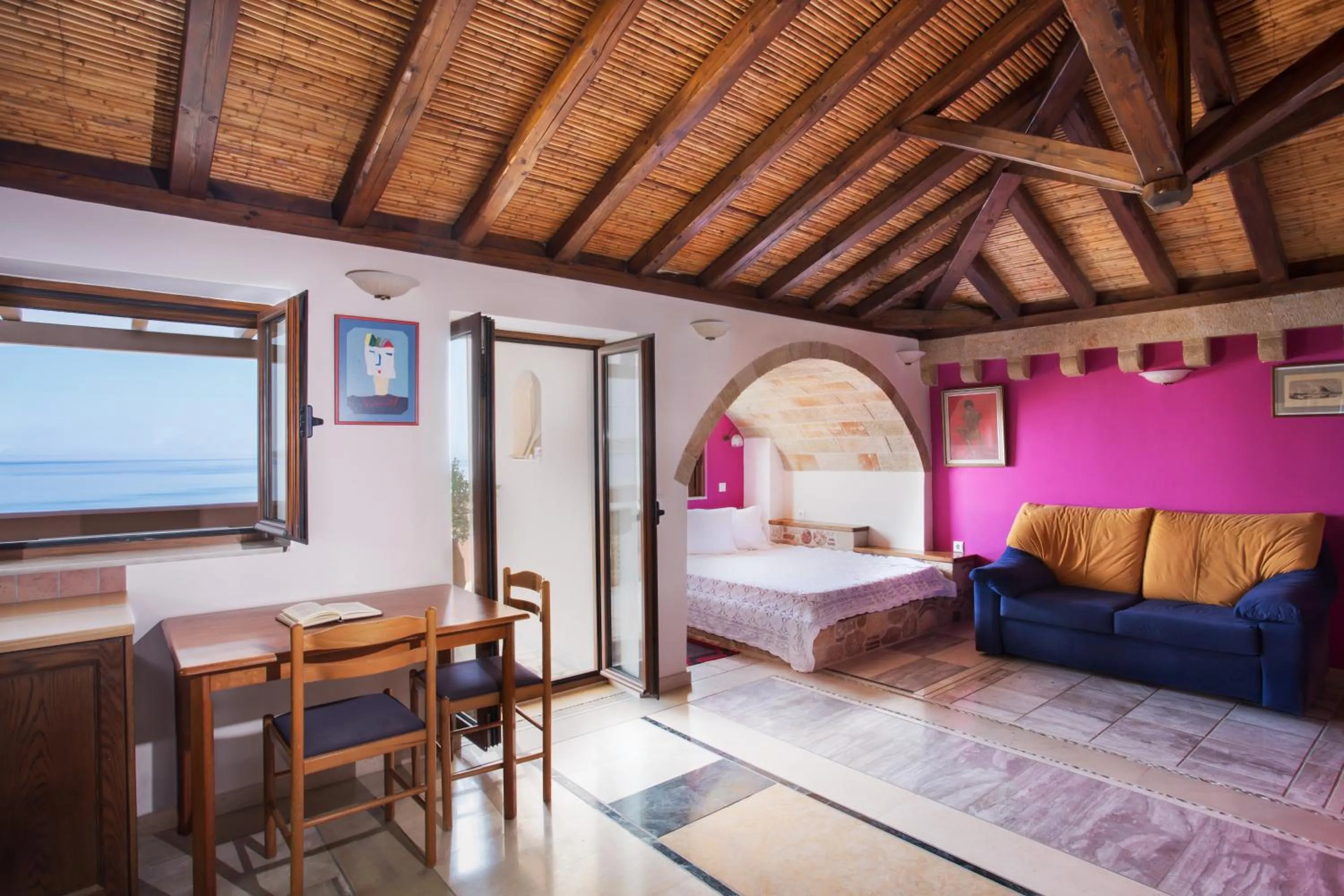 Living room, Bed in Aktaion Hotel