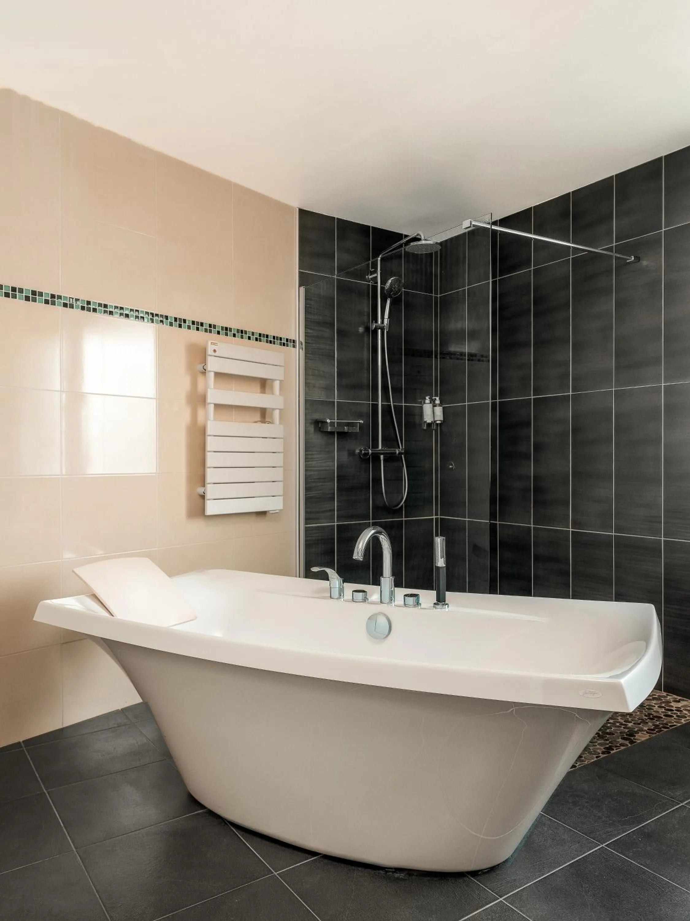 Bath in Castel Clara Thalasso & Spa