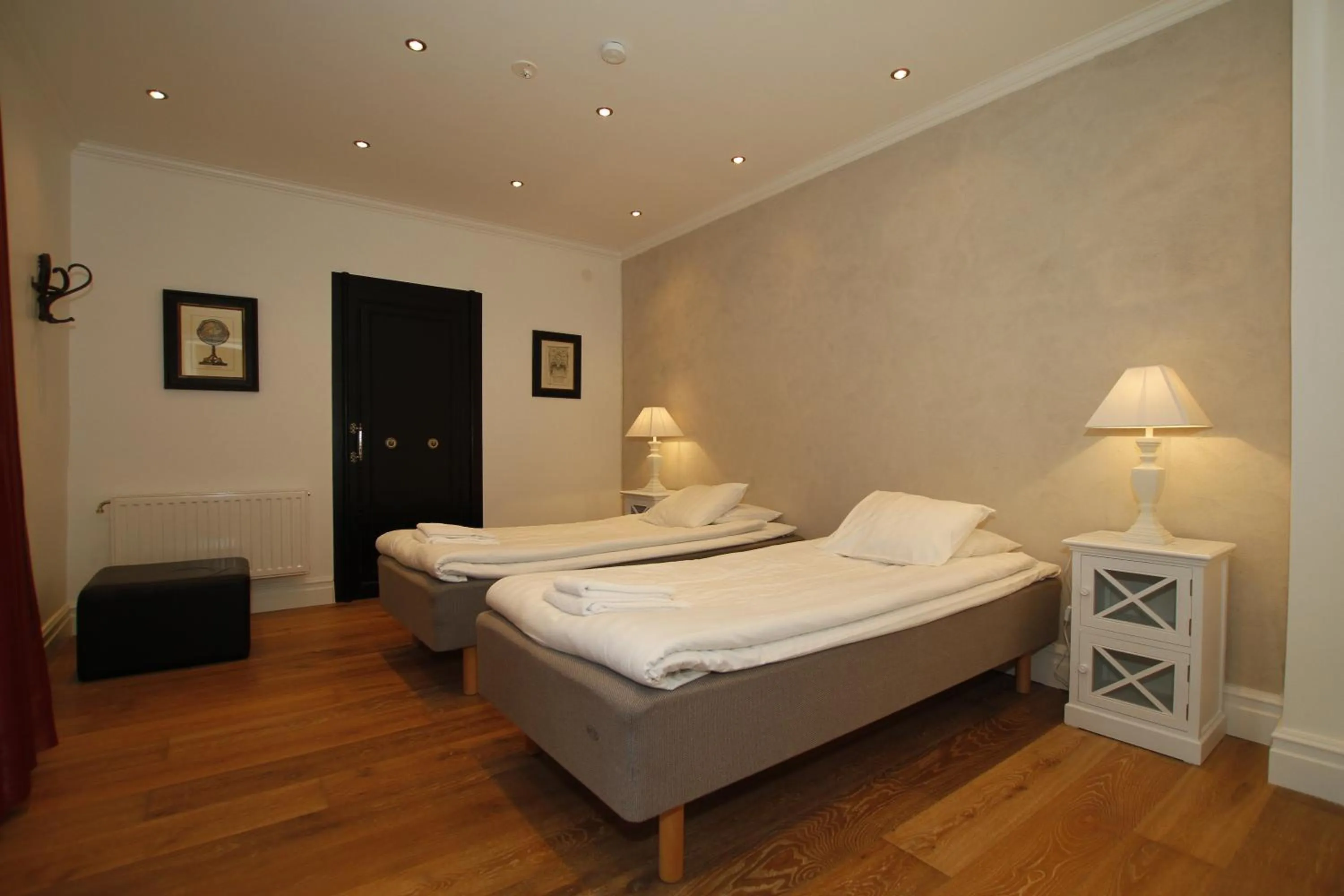 Bedroom, Bed in Donners Hotell