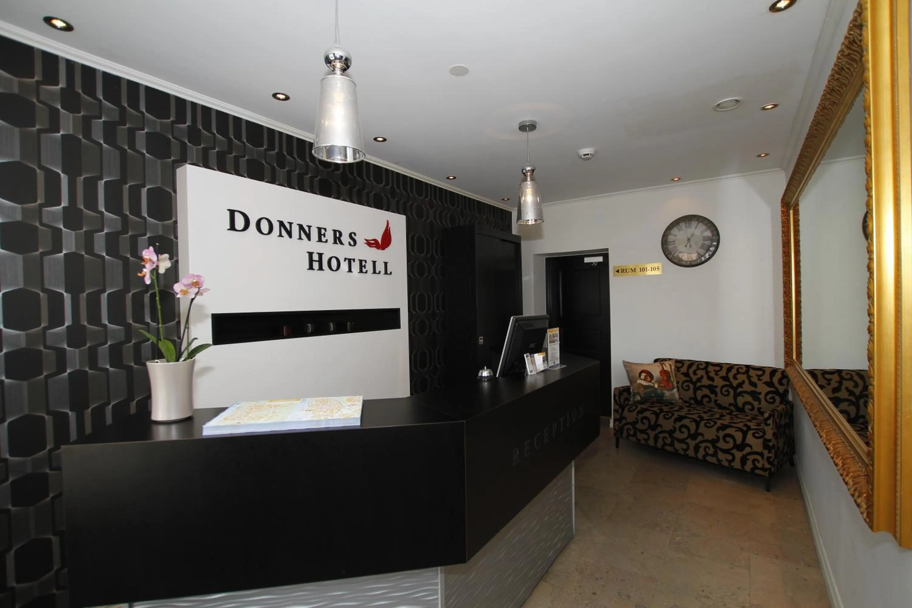 Lobby or reception in Donners Hotell