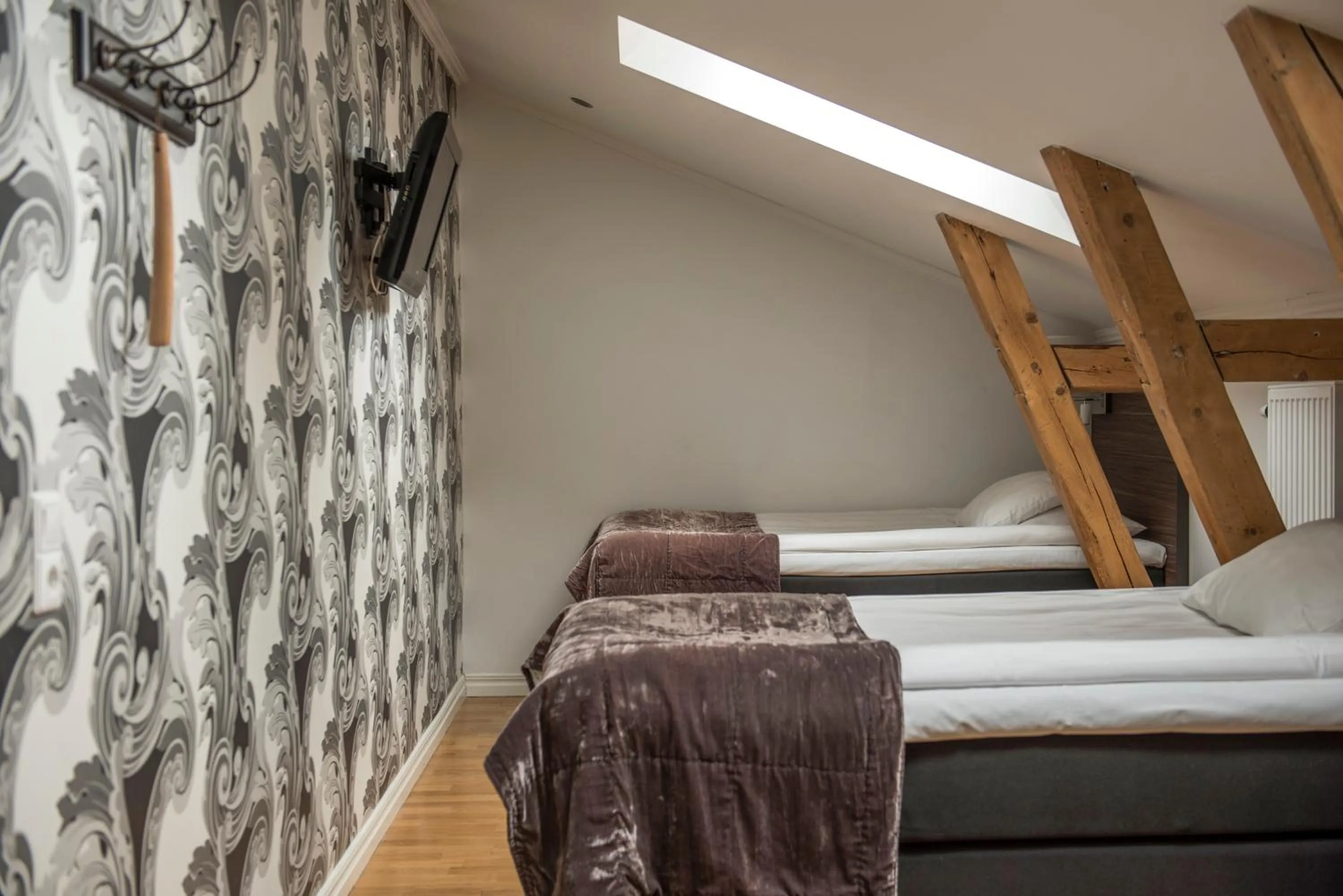 Photo of the whole room, Bed in Donners Hotell