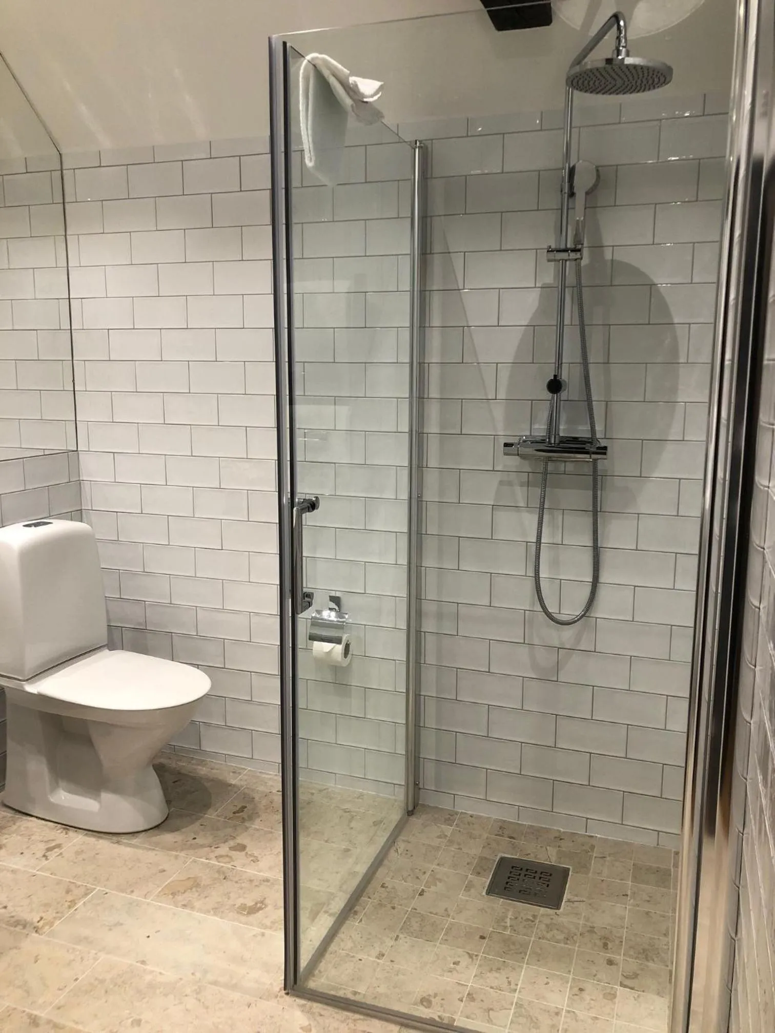 Bathroom in Donners Hotell