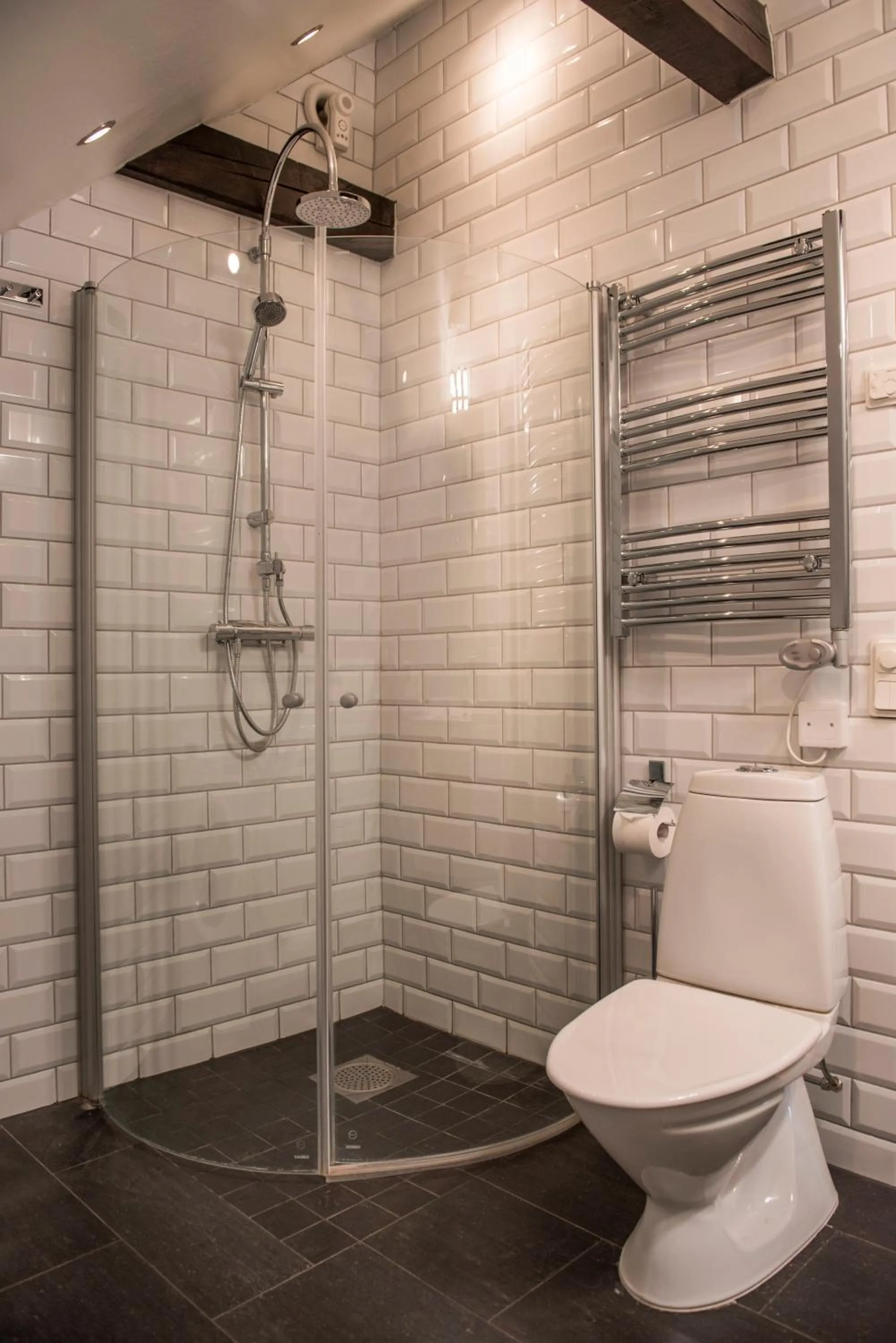 Bathroom in Donners Hotell