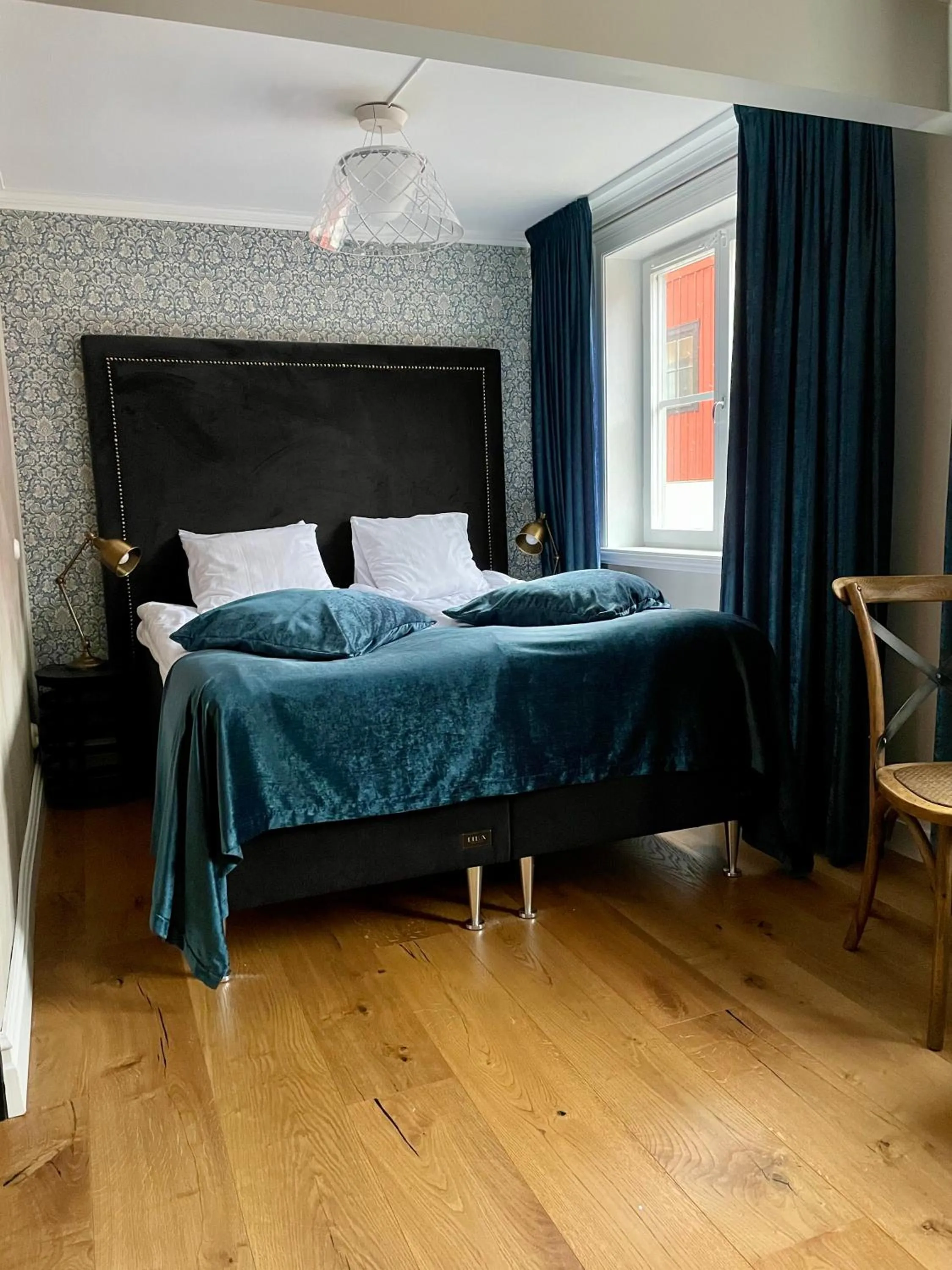 Bedroom, Bed in Donners Hotell