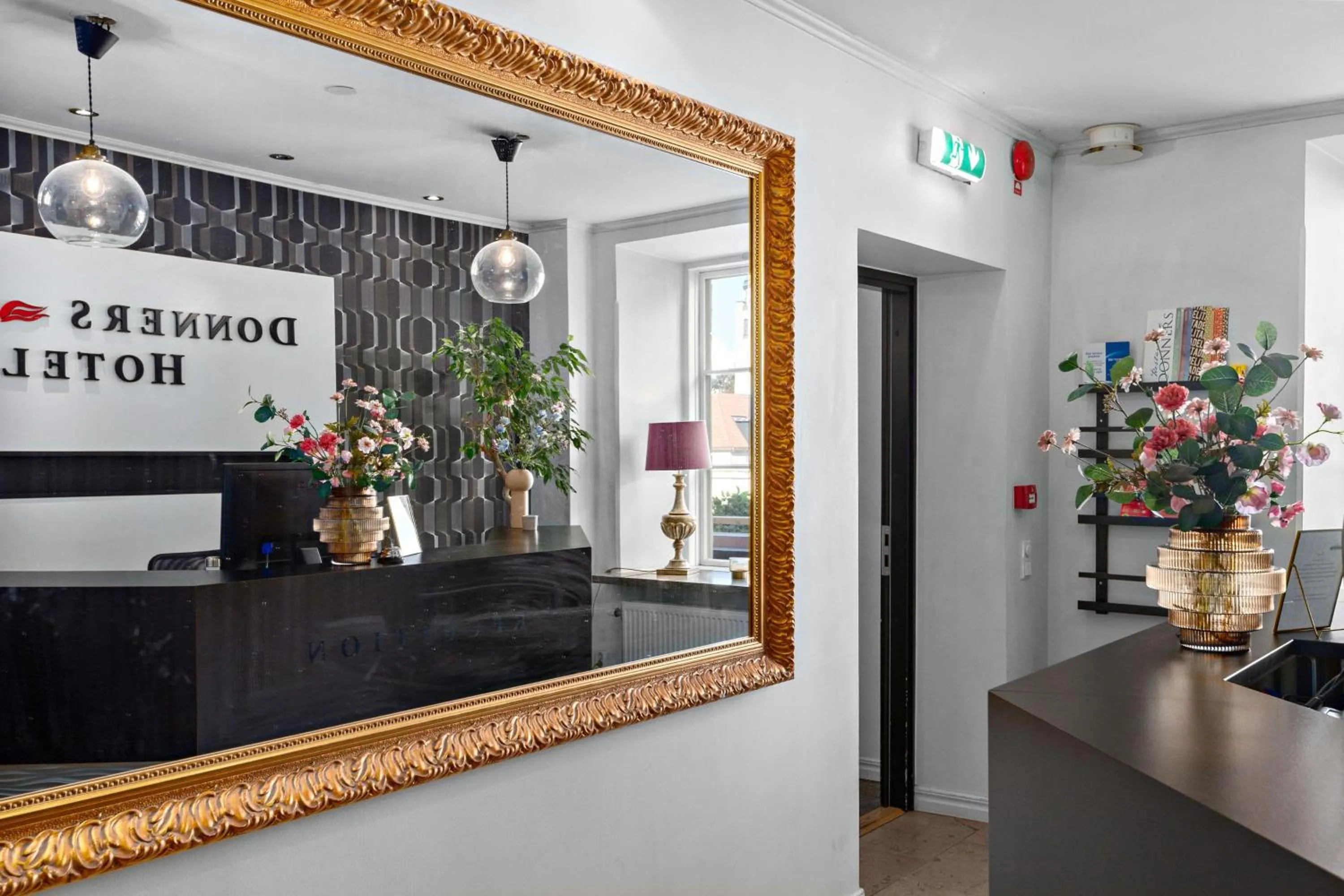 Lobby or reception in Donners Hotell