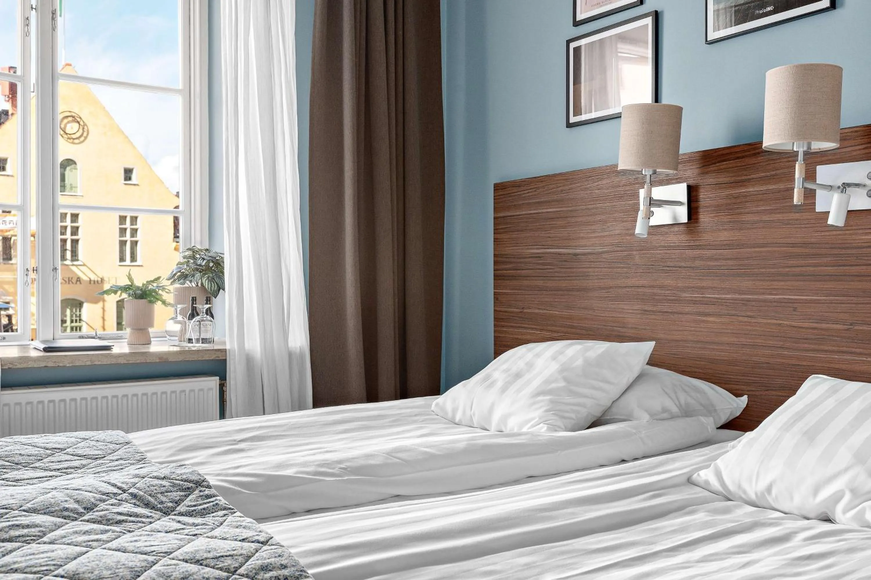 Bedroom, Bed in Donners Hotell