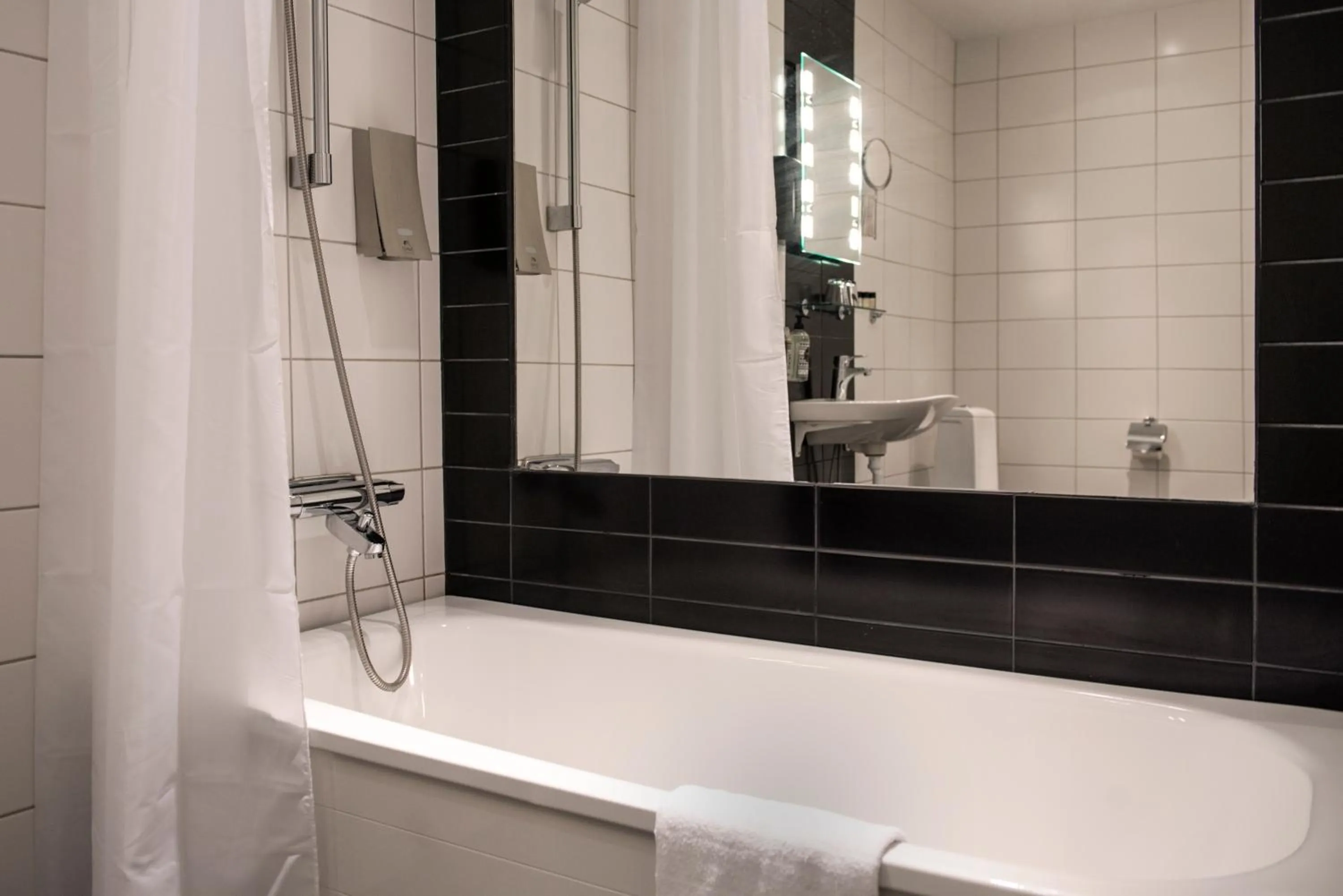 Bathroom in Donners Hotell