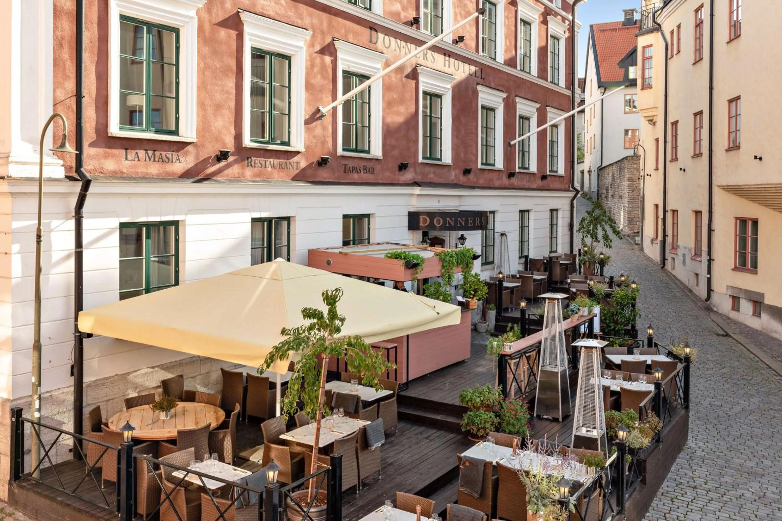 Property building in Donners Hotell