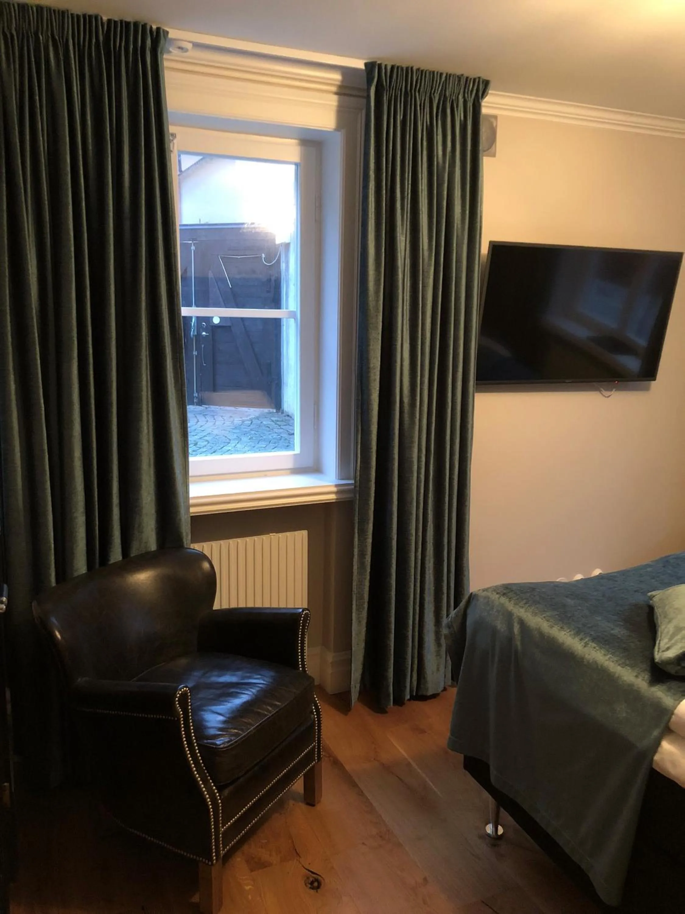 Bedroom, Bed in Donners Hotell