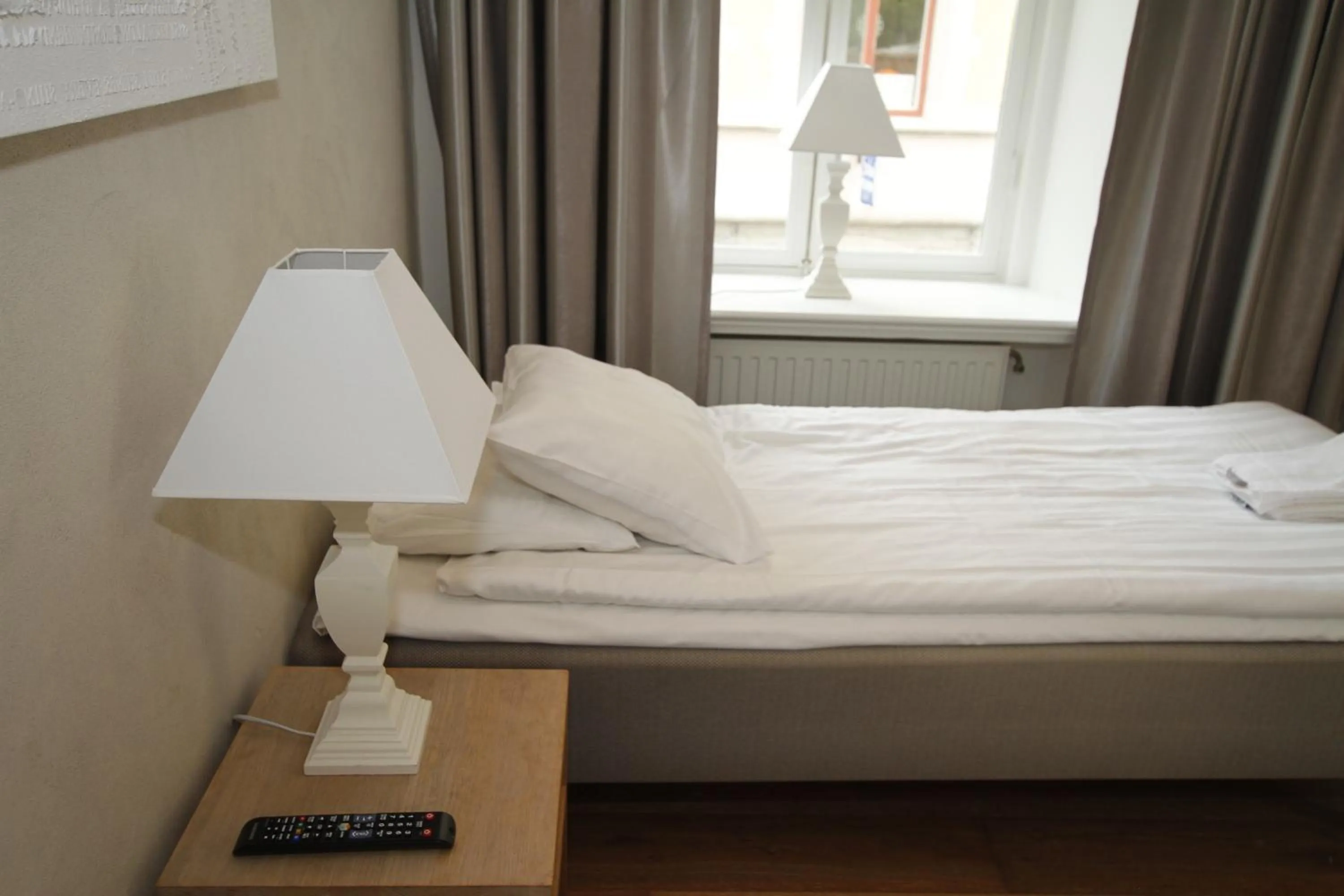 Bedroom, Bed in Donners Hotell