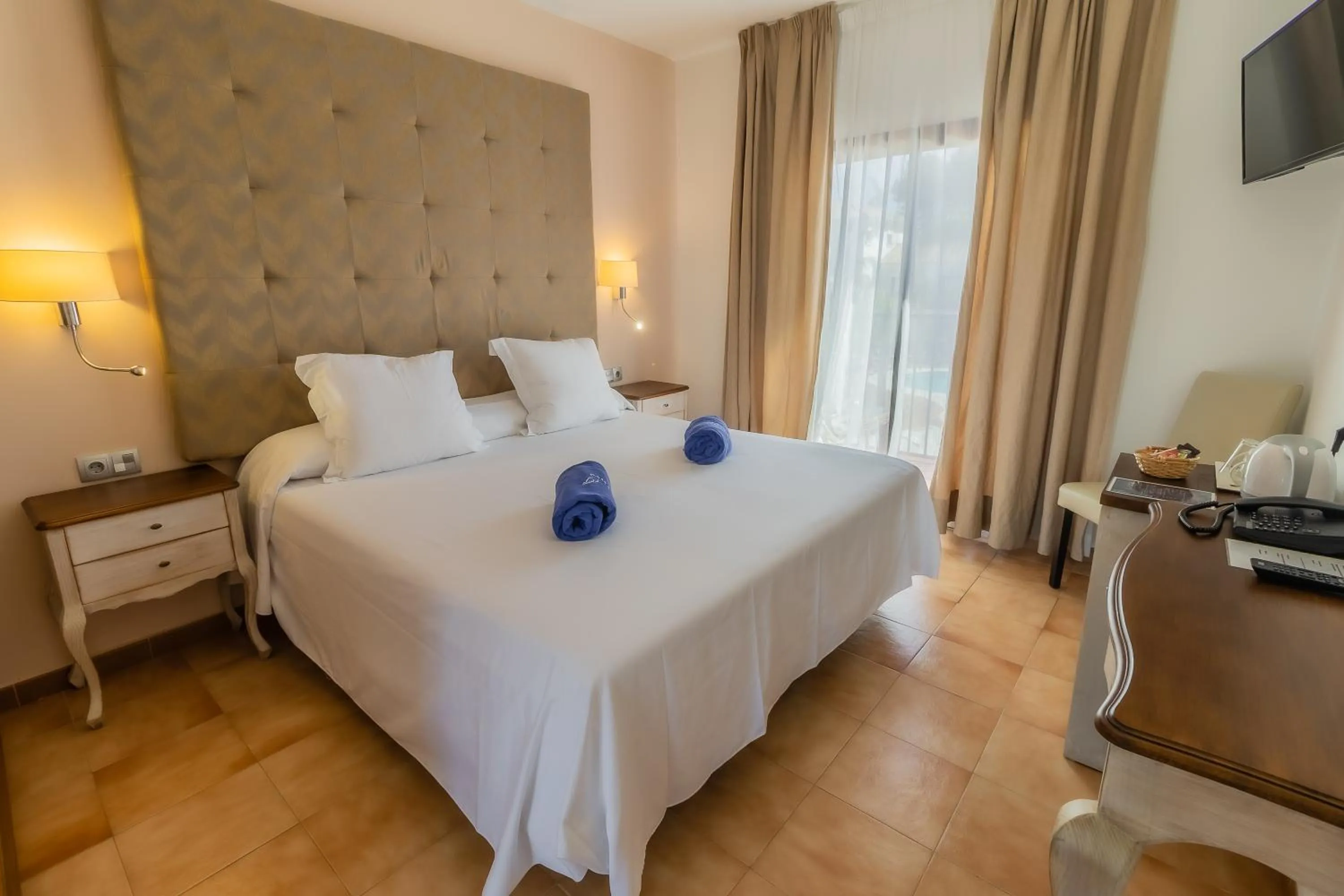 Bedroom, Bed in Paloma Blanca Boutique Hotel