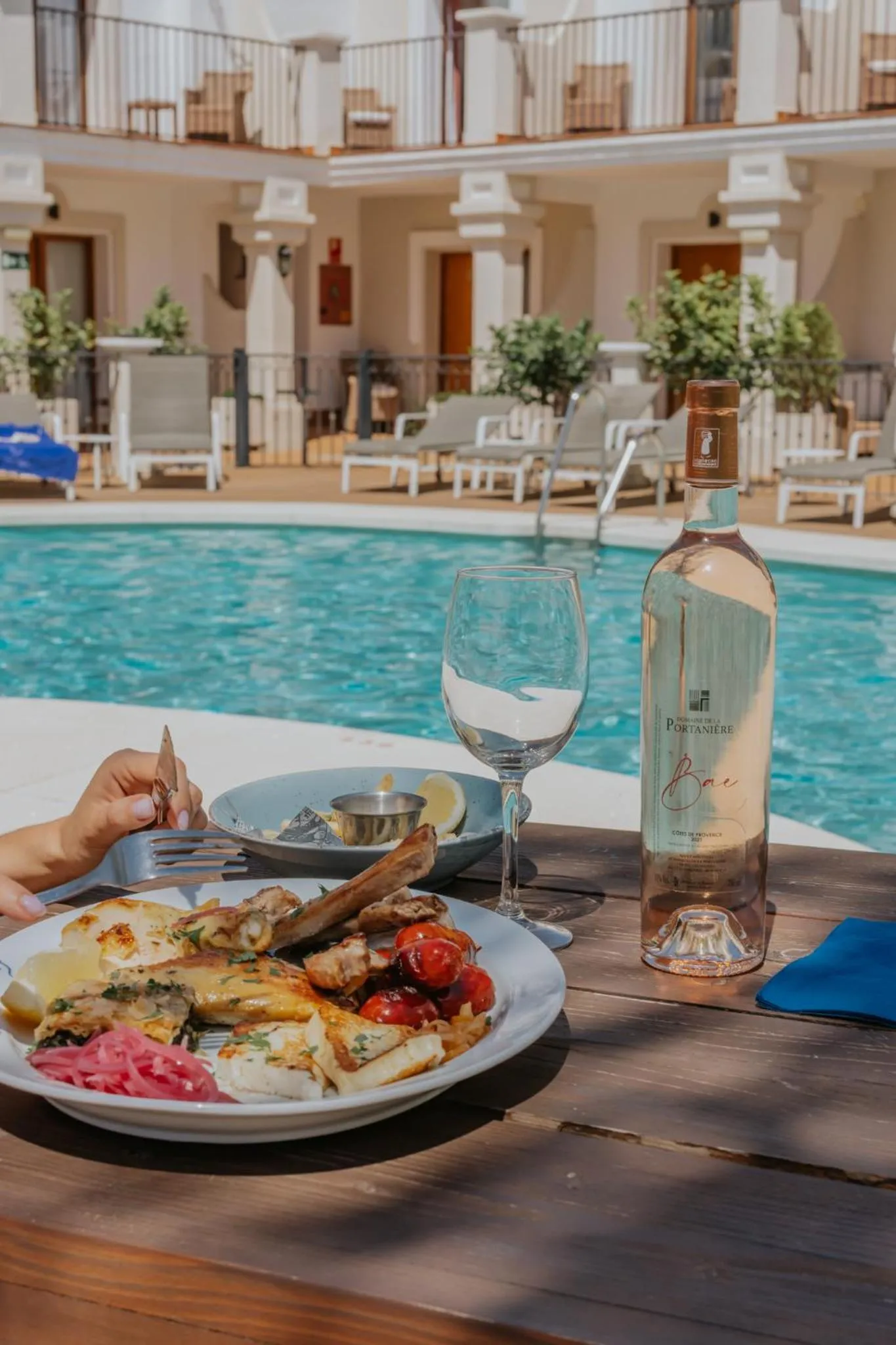 Restaurant/places to eat in Paloma Blanca Boutique Hotel