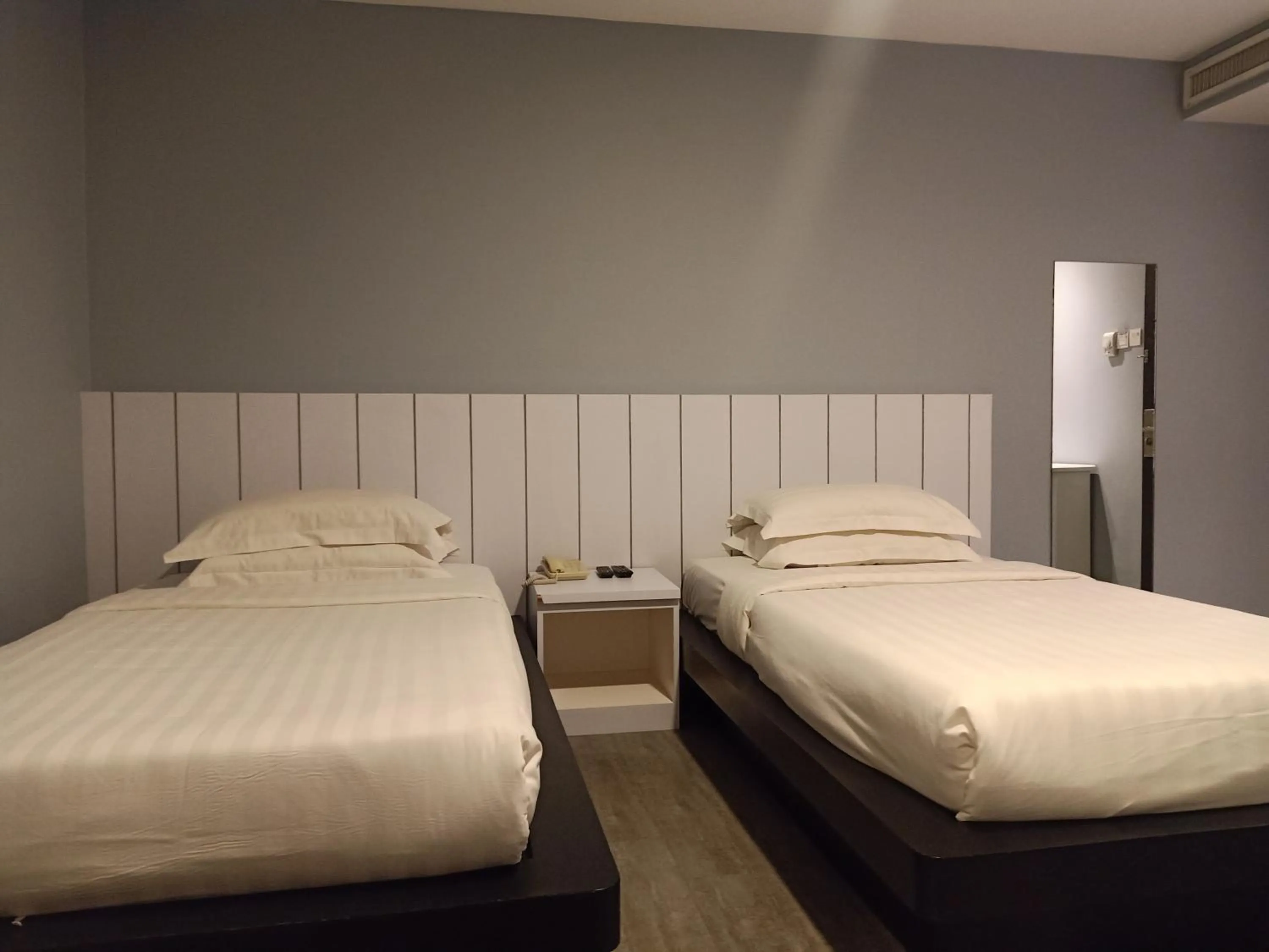 Bedroom, Bed in Kinabalu Daya Hotel