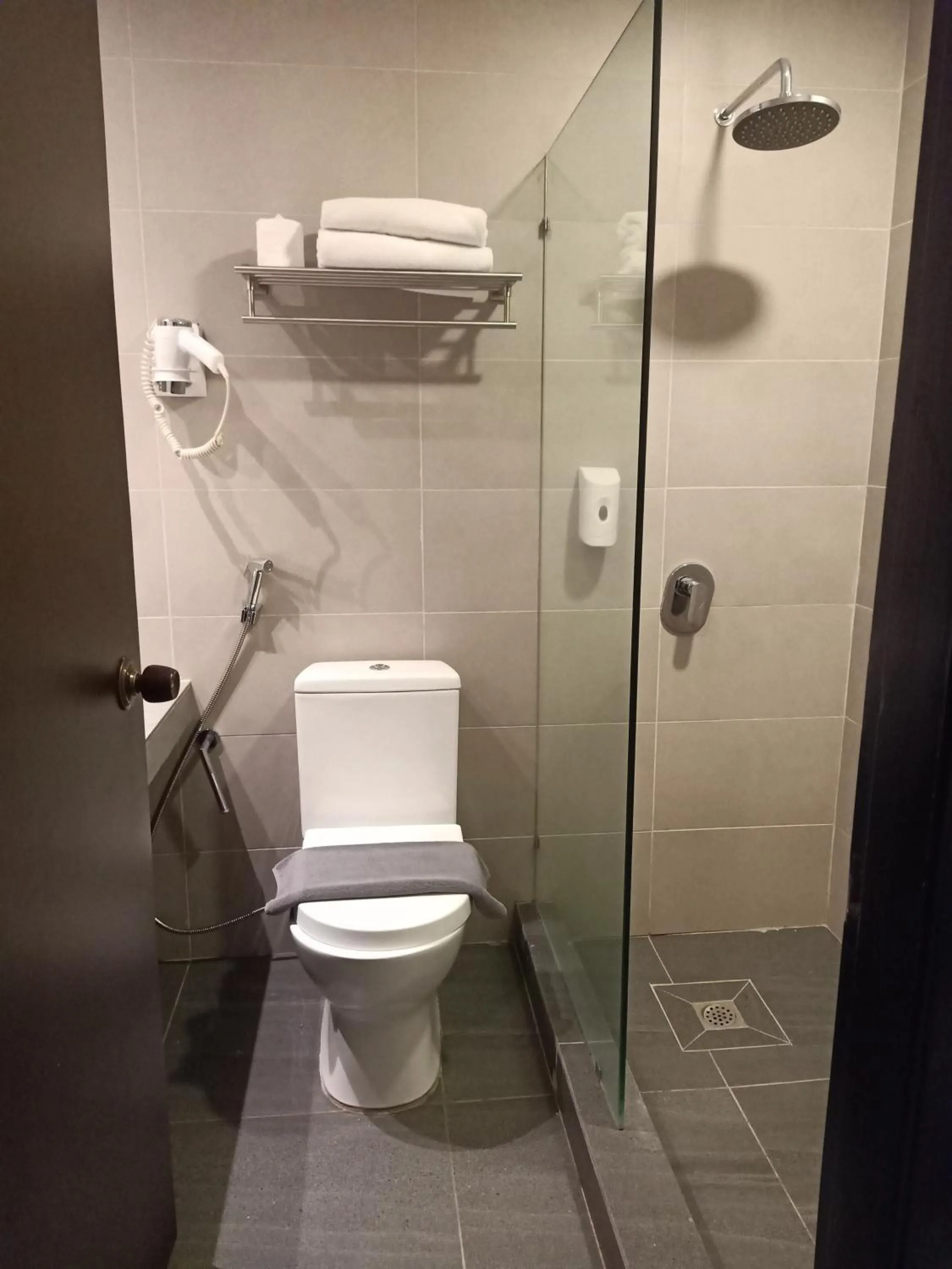 Toilet in Kinabalu Daya Hotel