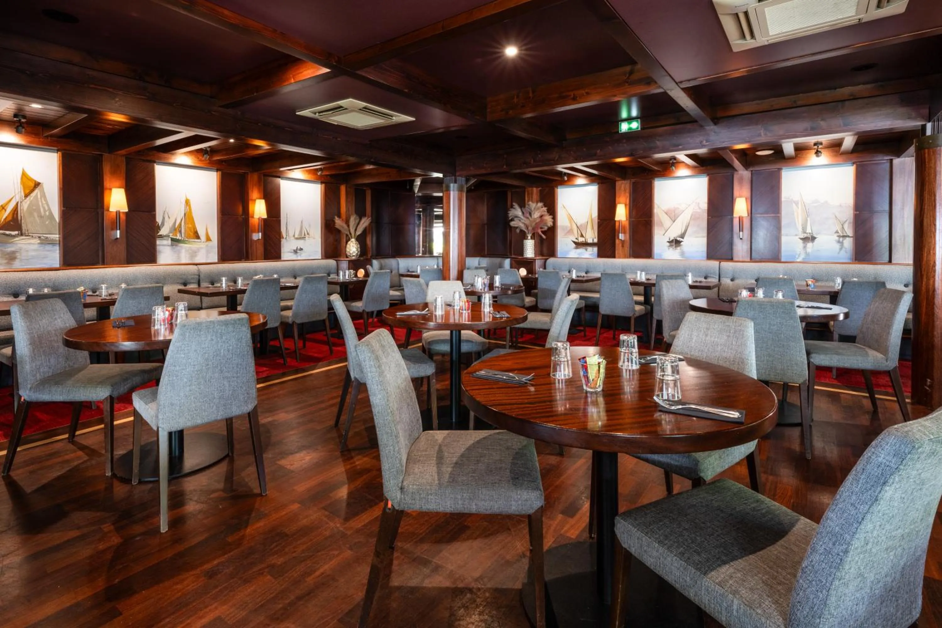 Restaurant/places to eat in Hotel Beau Rivage