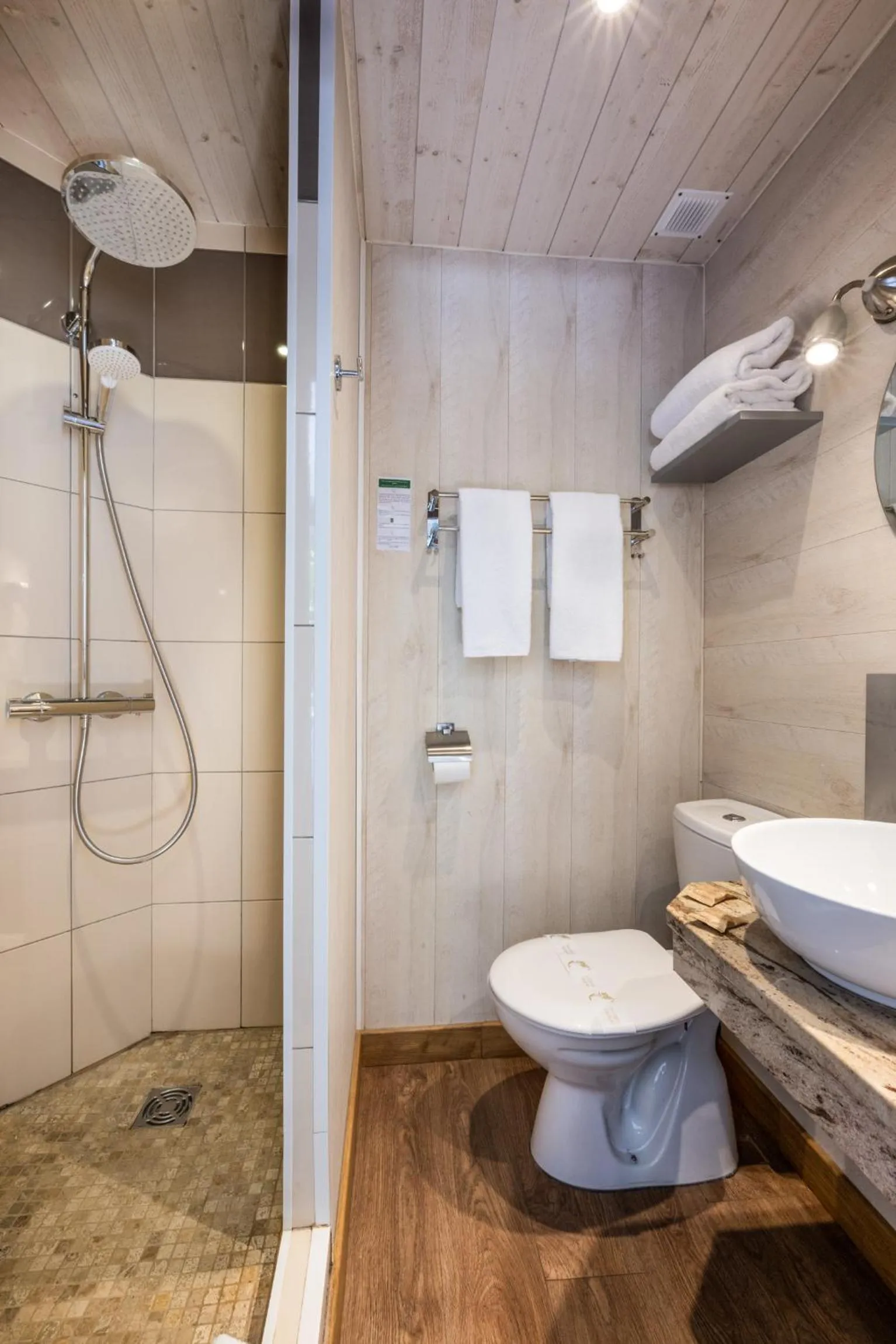 Bathroom in Hotel Beau Rivage