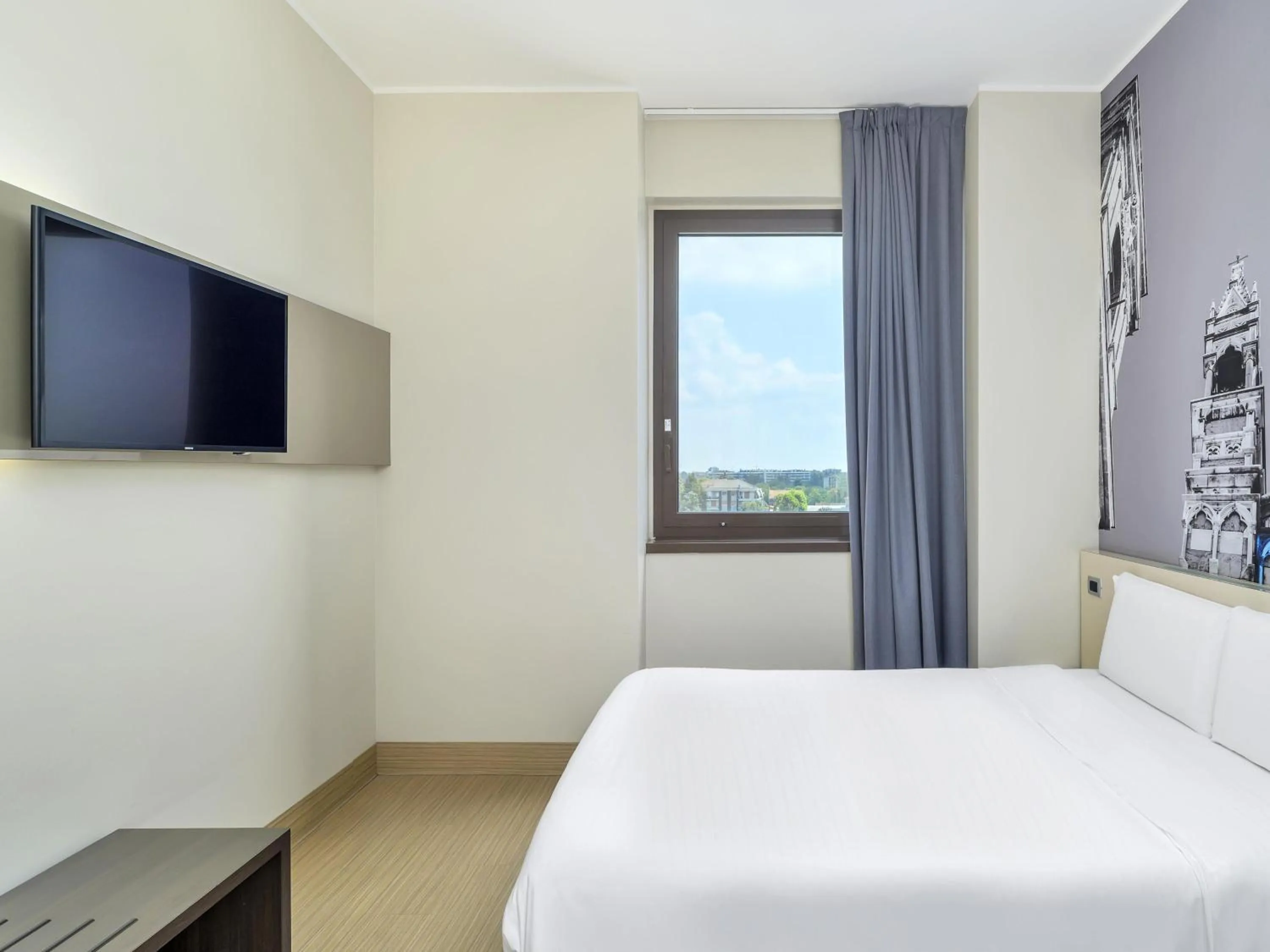 Photo of the whole room, Bed in B&B Hotel Milano-Monza