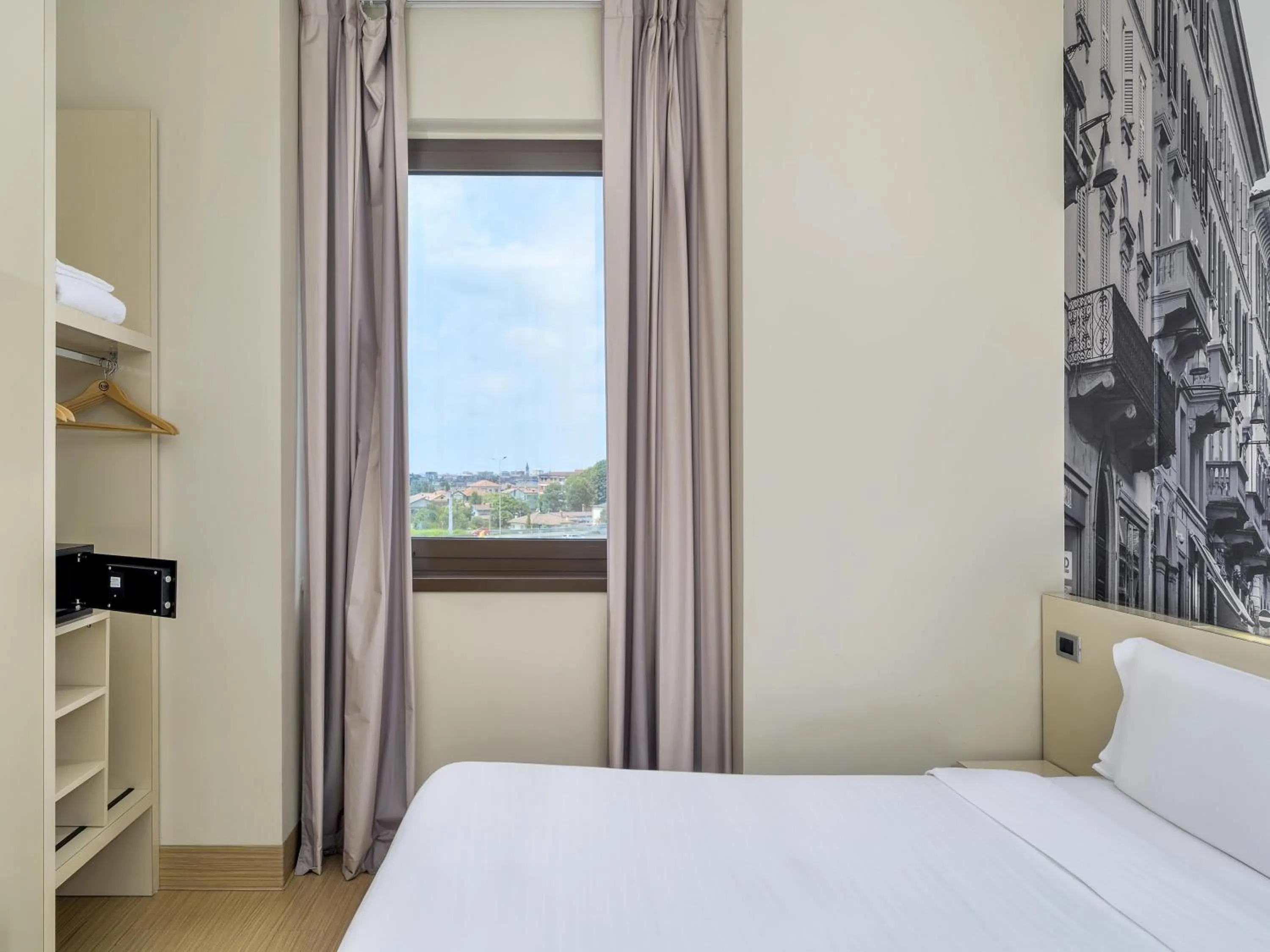 Photo of the whole room, Bed in B&B Hotel Milano-Monza