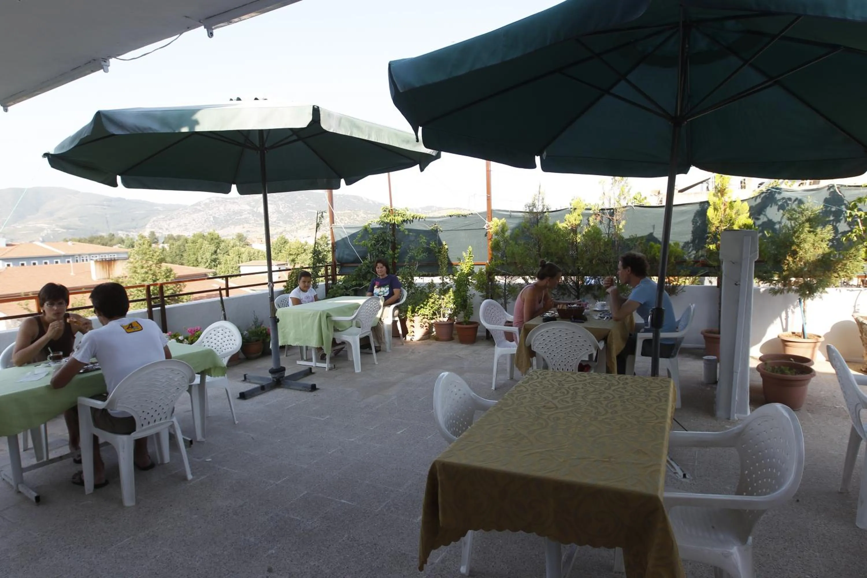 Restaurant/places to eat in Vardar Pension