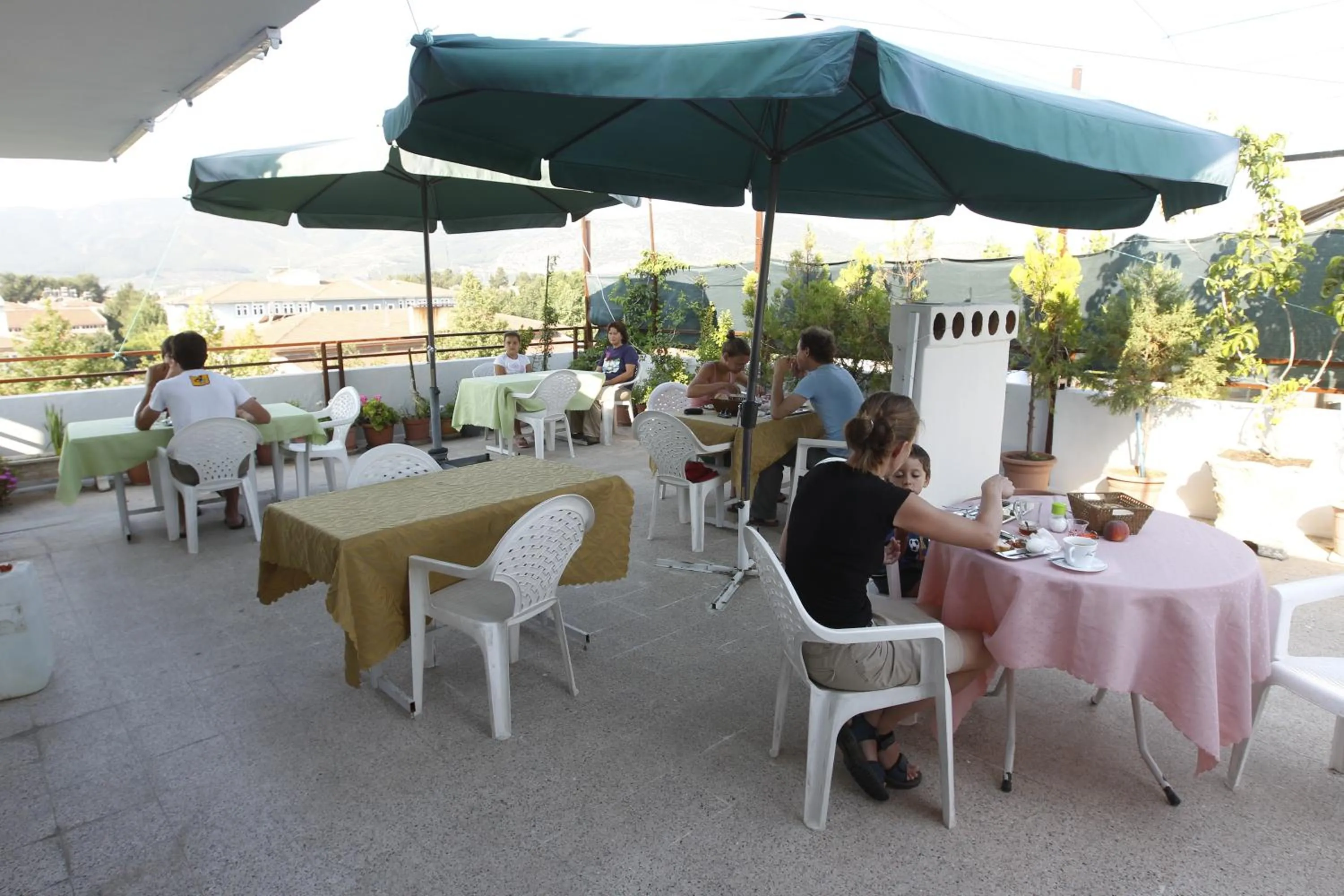 Restaurant/places to eat in Vardar Pension