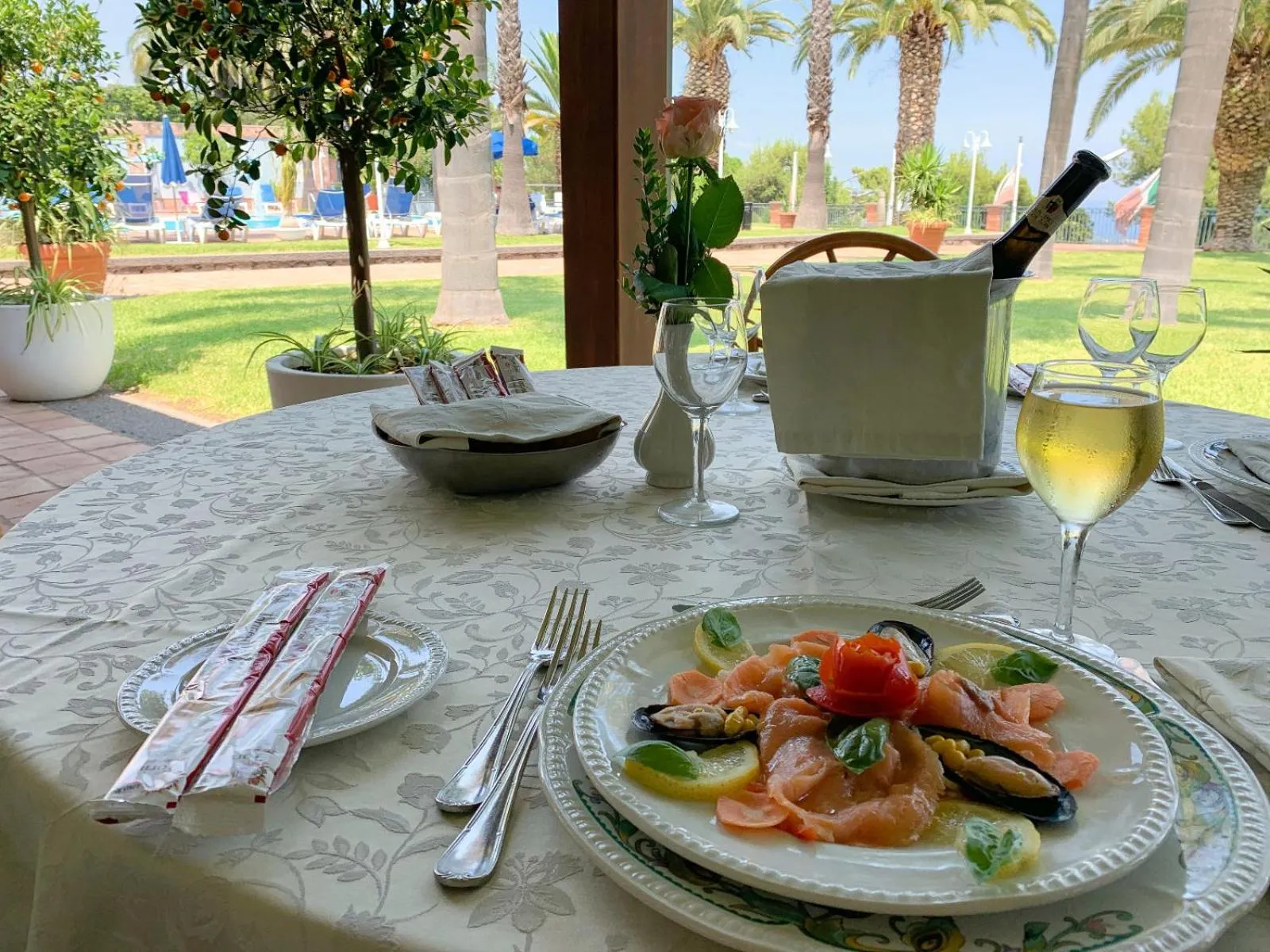 Food and drinks in Orizzonte Acireale Hotel