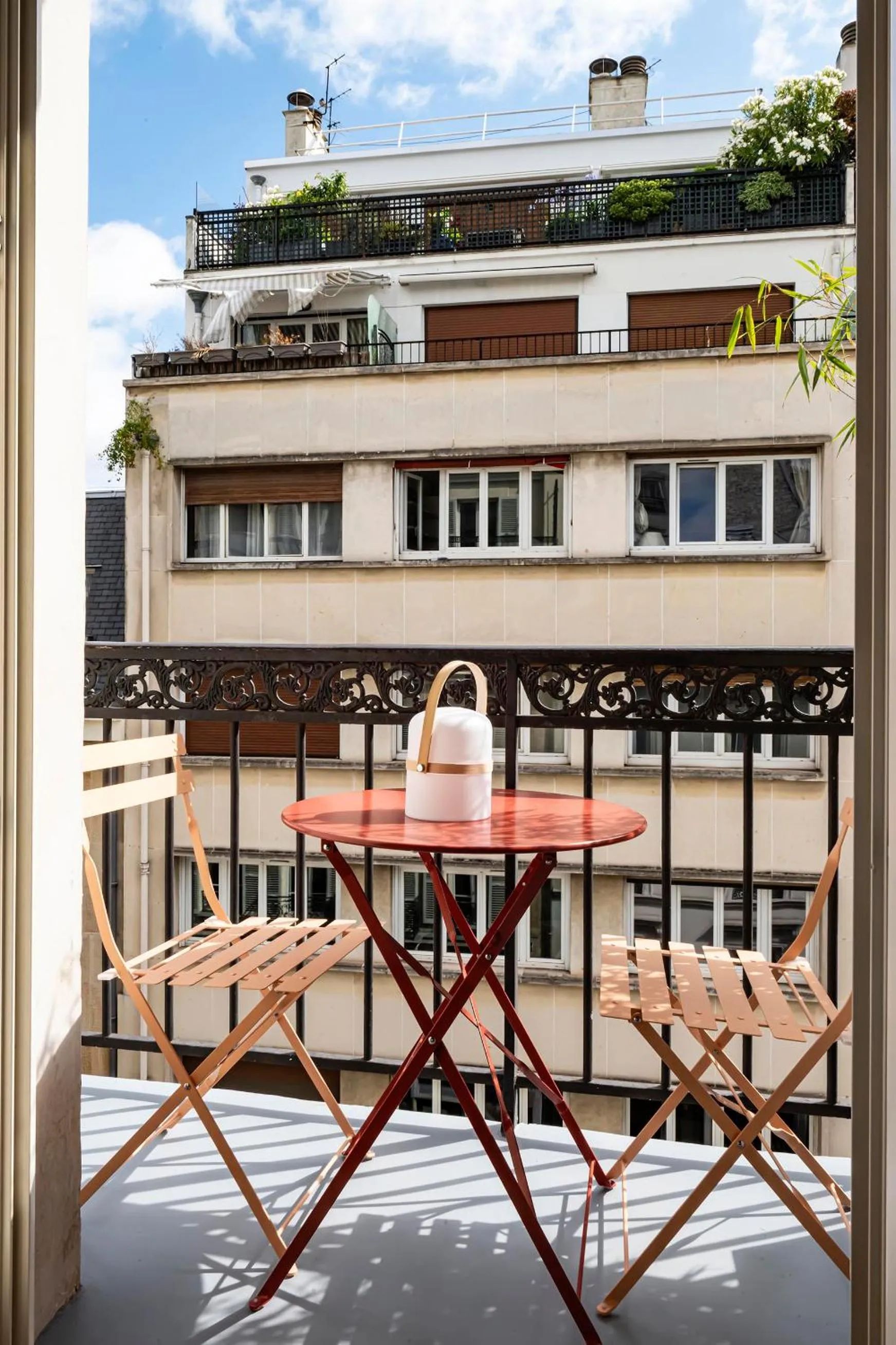 Day in Hôtel Hiro Paris