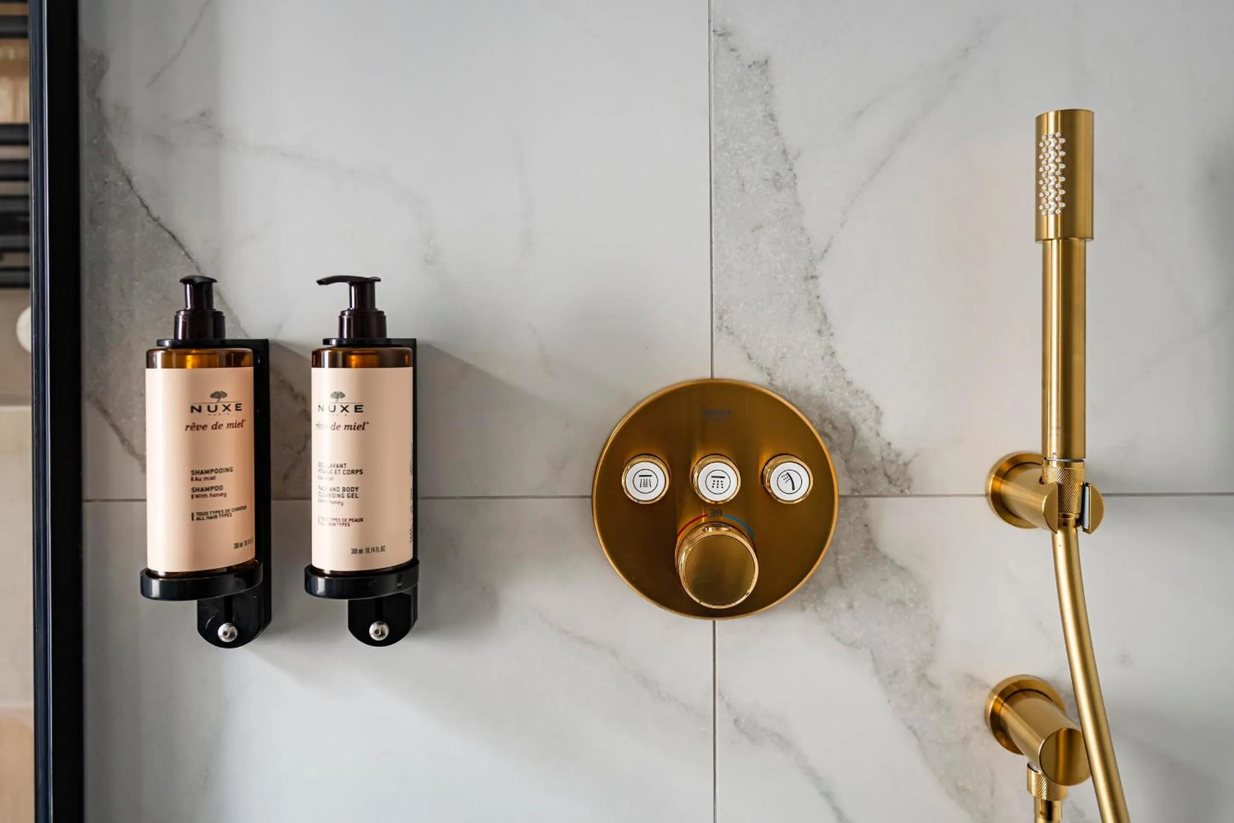 Bathroom in Hôtel Hiro Paris