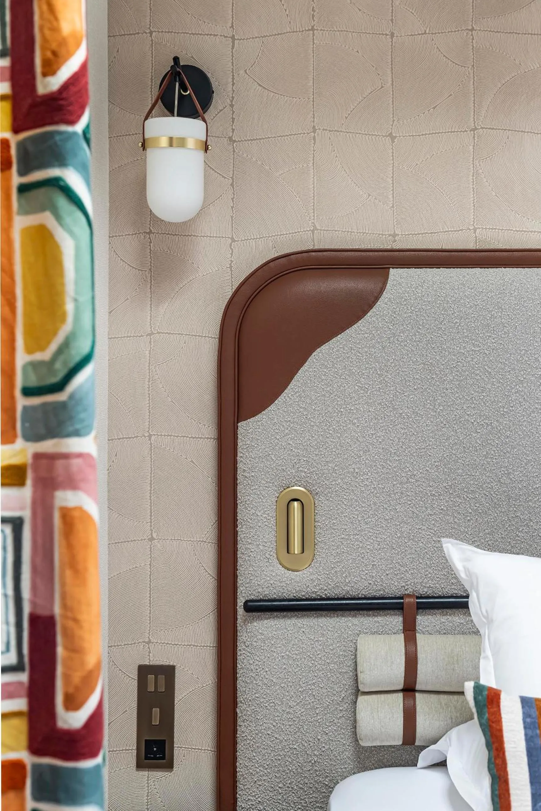 Bed in Hôtel Hiro Paris