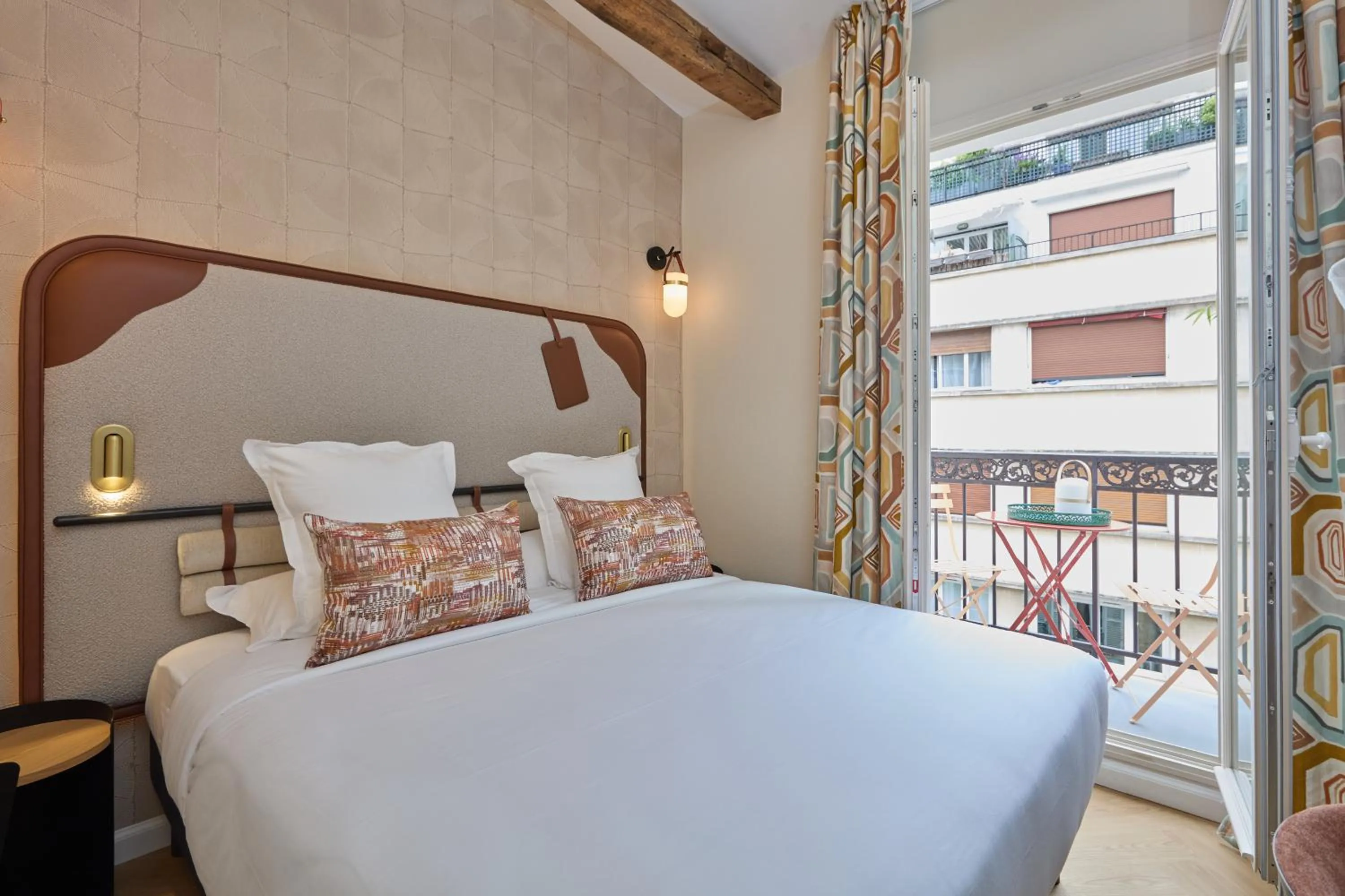 Bed in Hôtel Hiro Paris