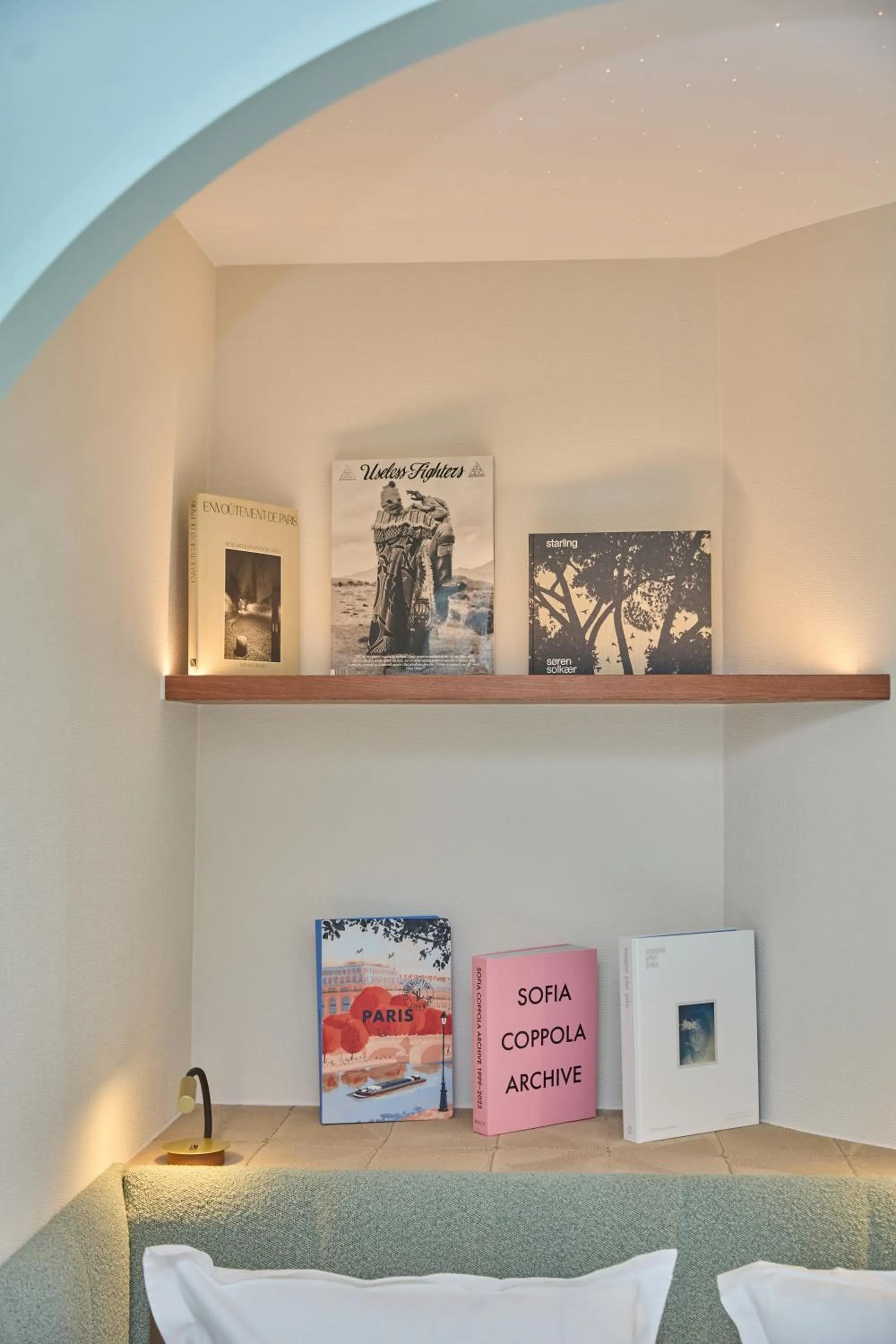 Bed in Hôtel Hiro Paris