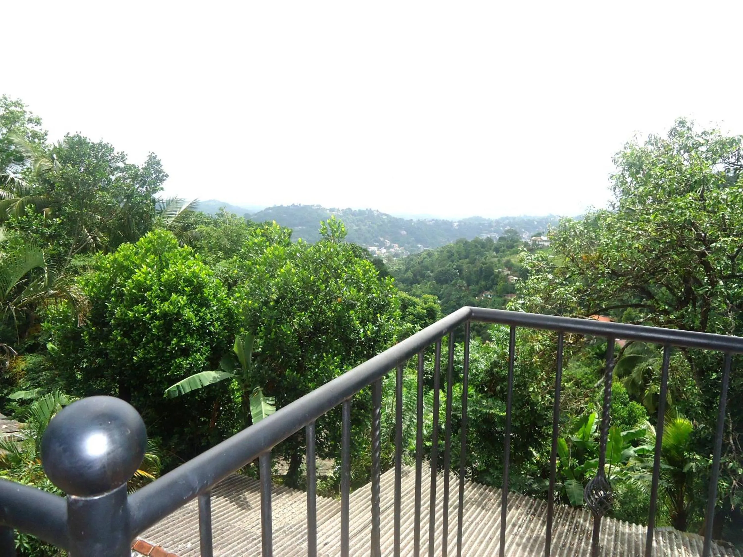 Mountain view in Layathraa Kandy