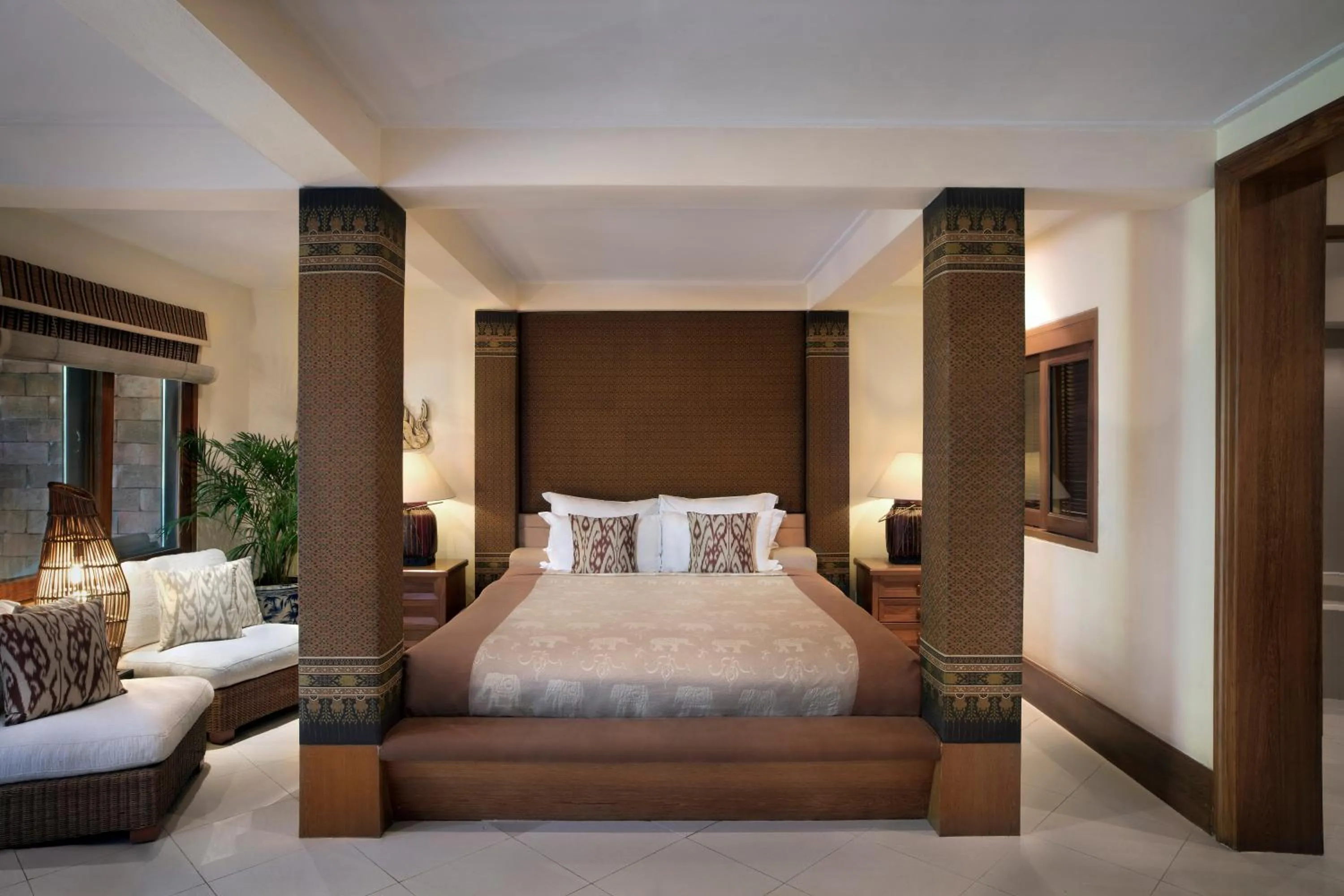 Bed in Chakrabongse Villas