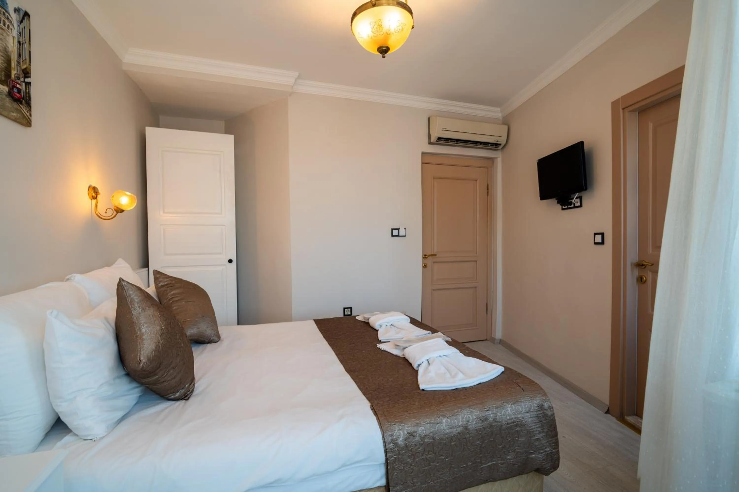 Bed in Sultanahmet Cesme Hotel