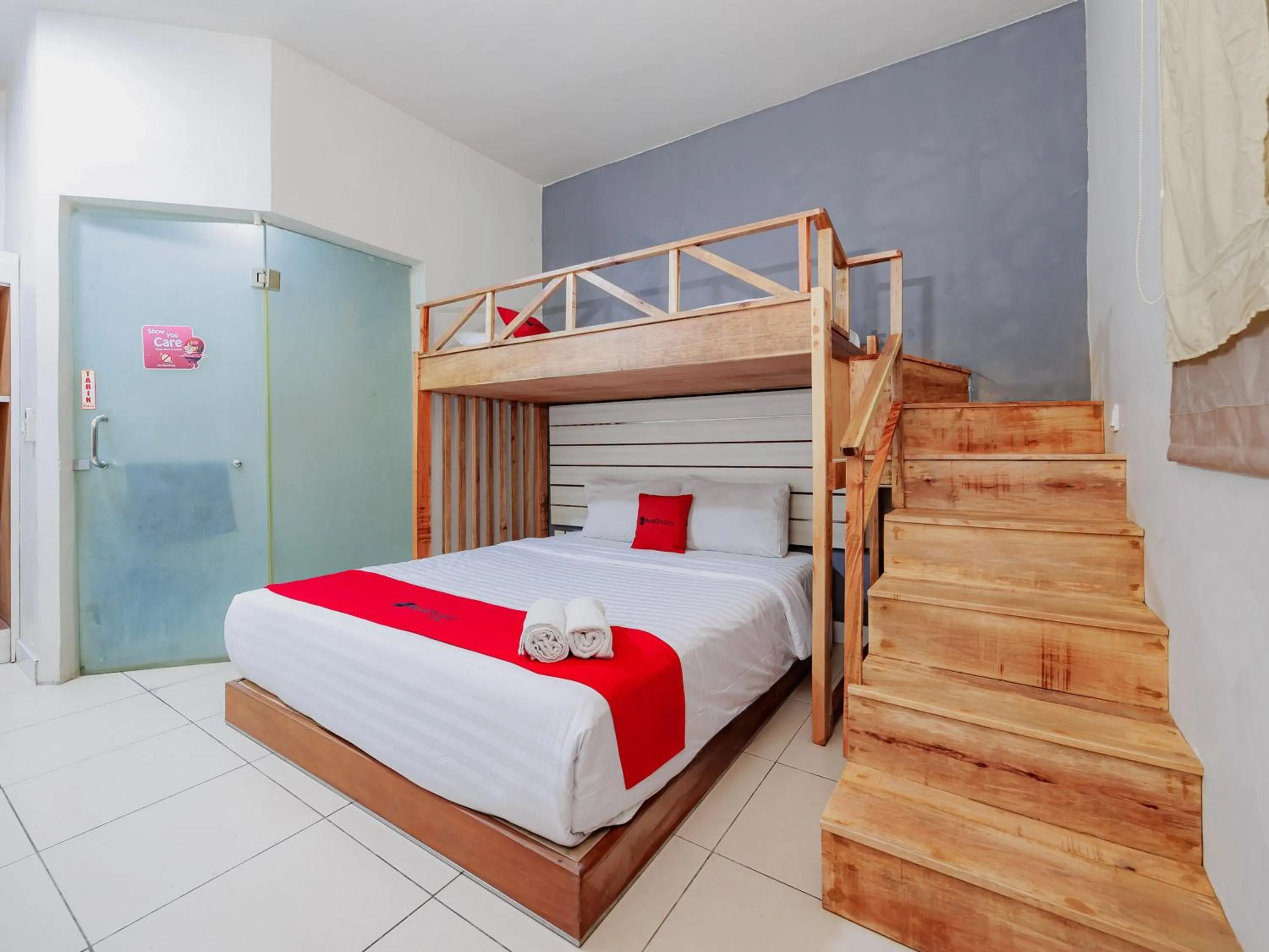 Bedroom, Bed in RedDoorz Plus near Asia Afrika 3