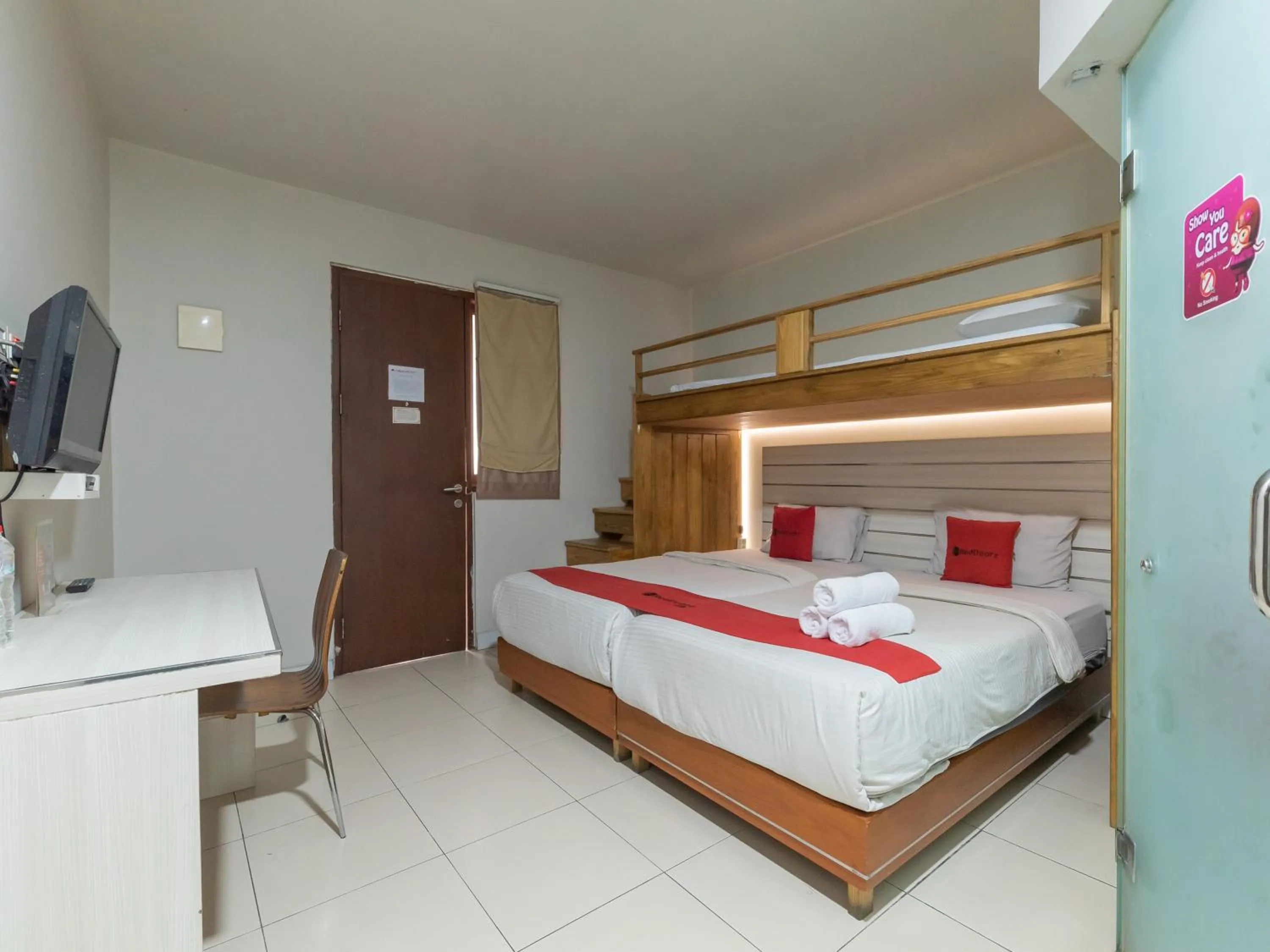 Bedroom, Bed in RedDoorz Plus near Asia Afrika 3