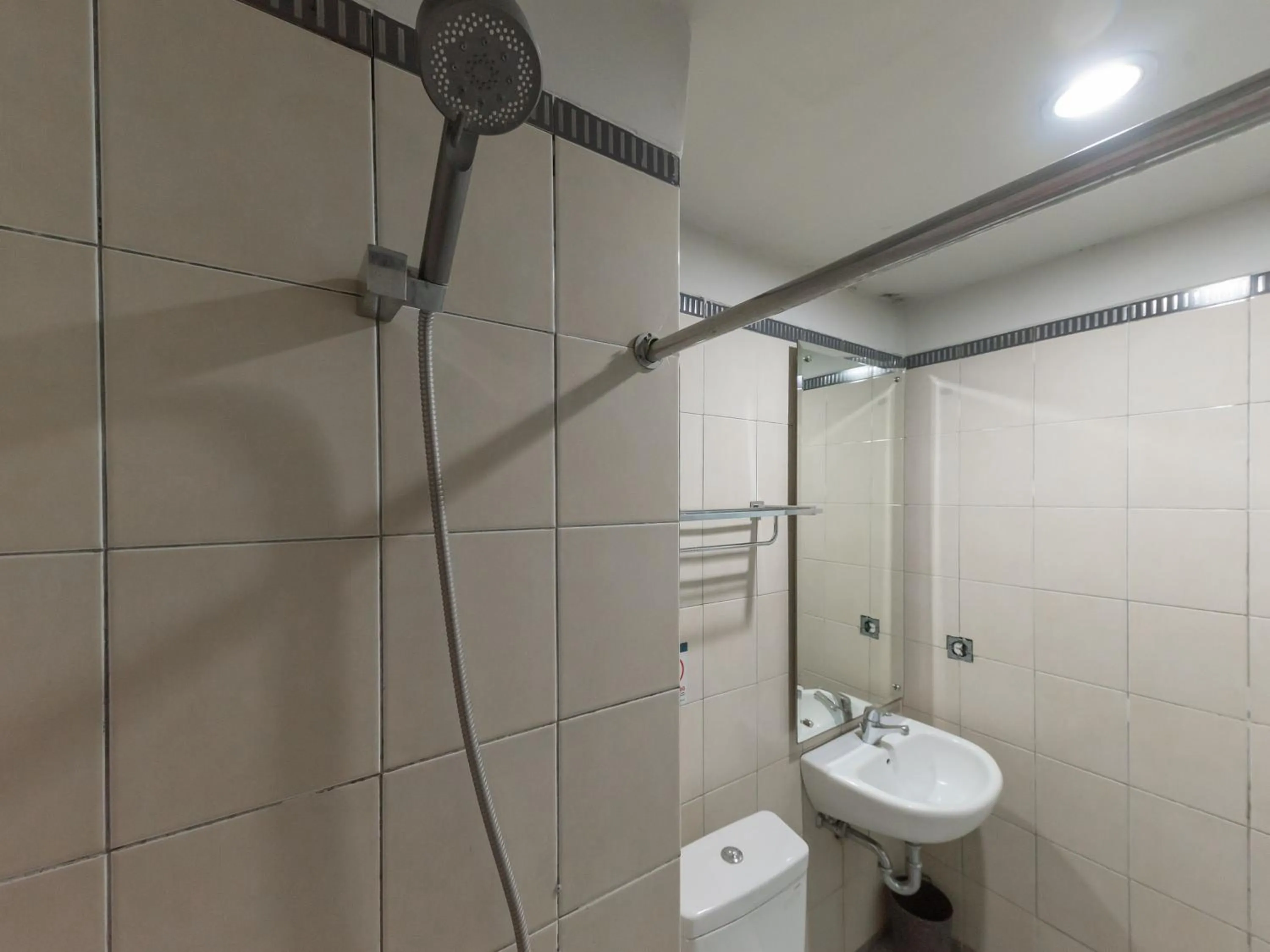 Bathroom in RedDoorz Plus near Asia Afrika 3