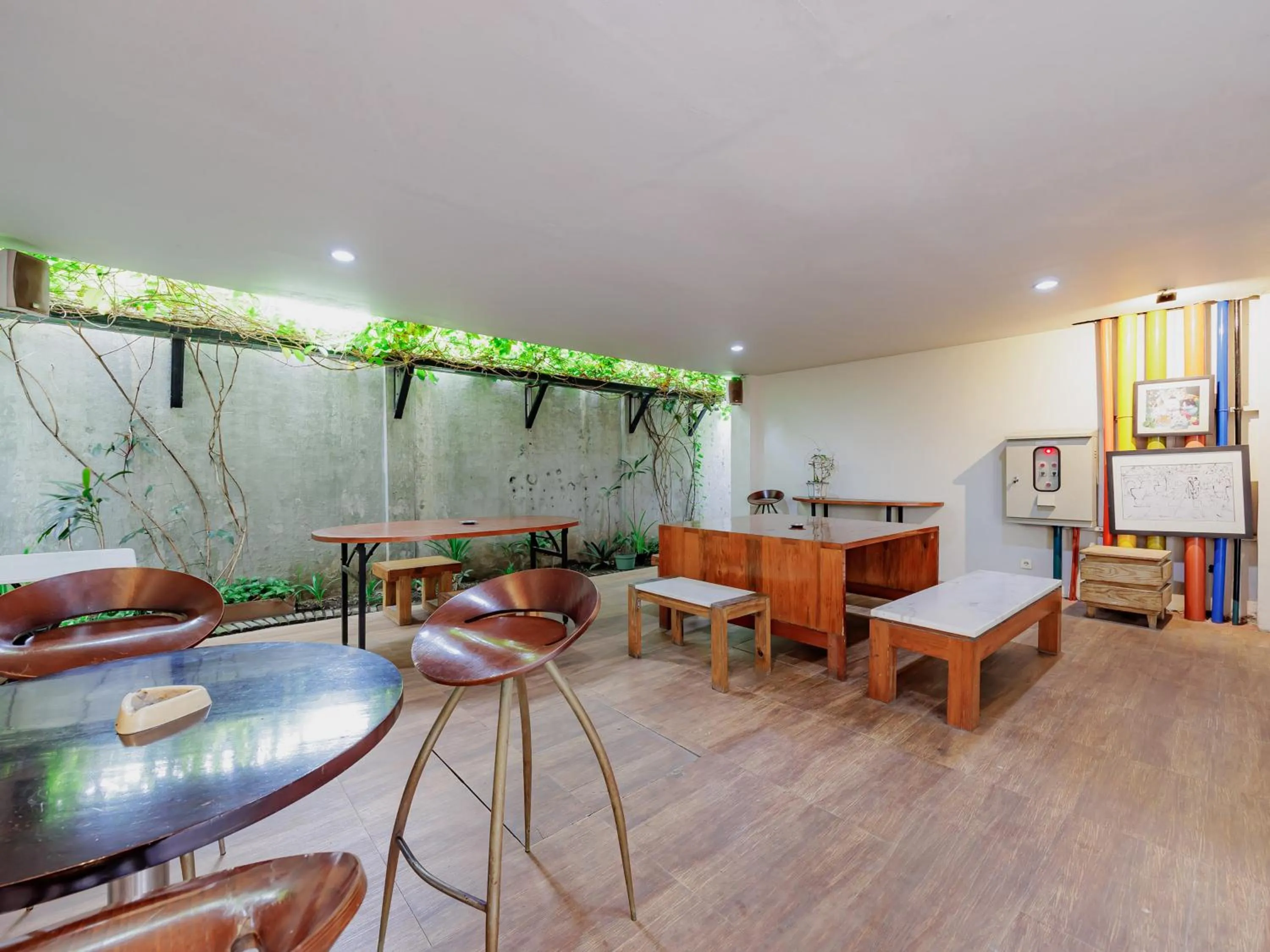 Property building in RedDoorz Plus near Asia Afrika 3